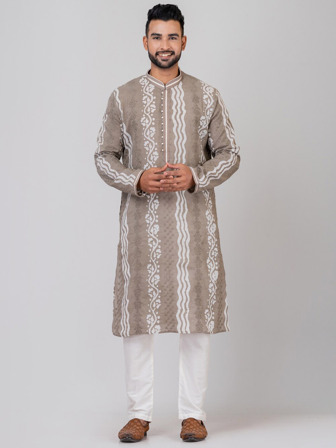 

HU - Handcrafted Uniquely Ethnic Motifs Embroidered Straight Kurta, Grey