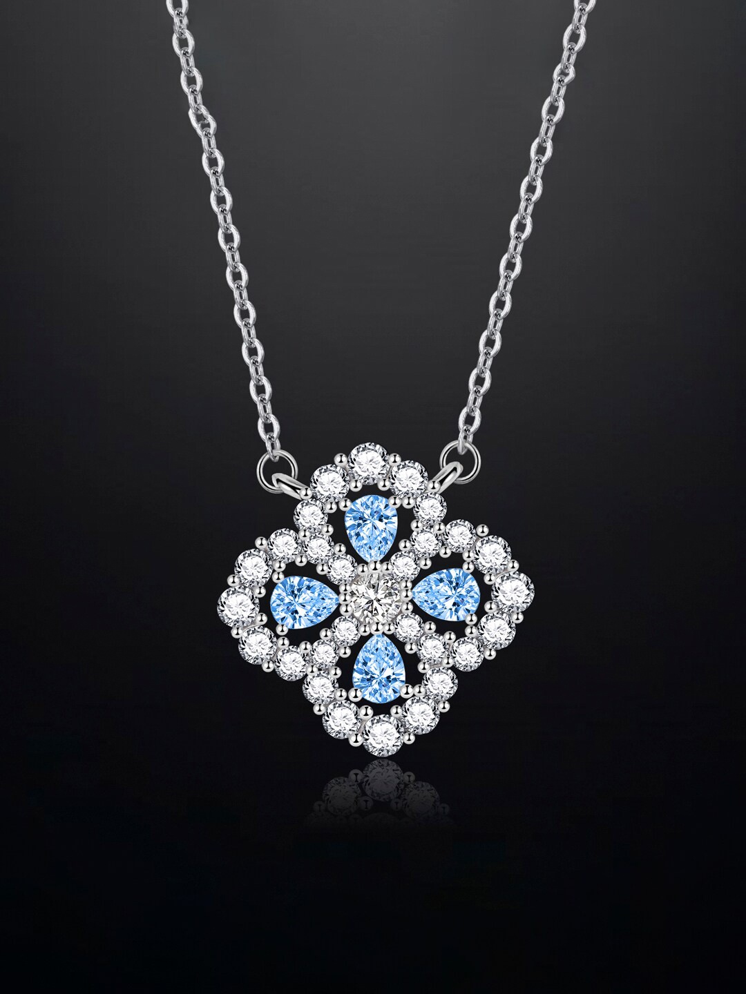 

Designs & You Silver-Toned & Blue Brass Silver-Plated Chain