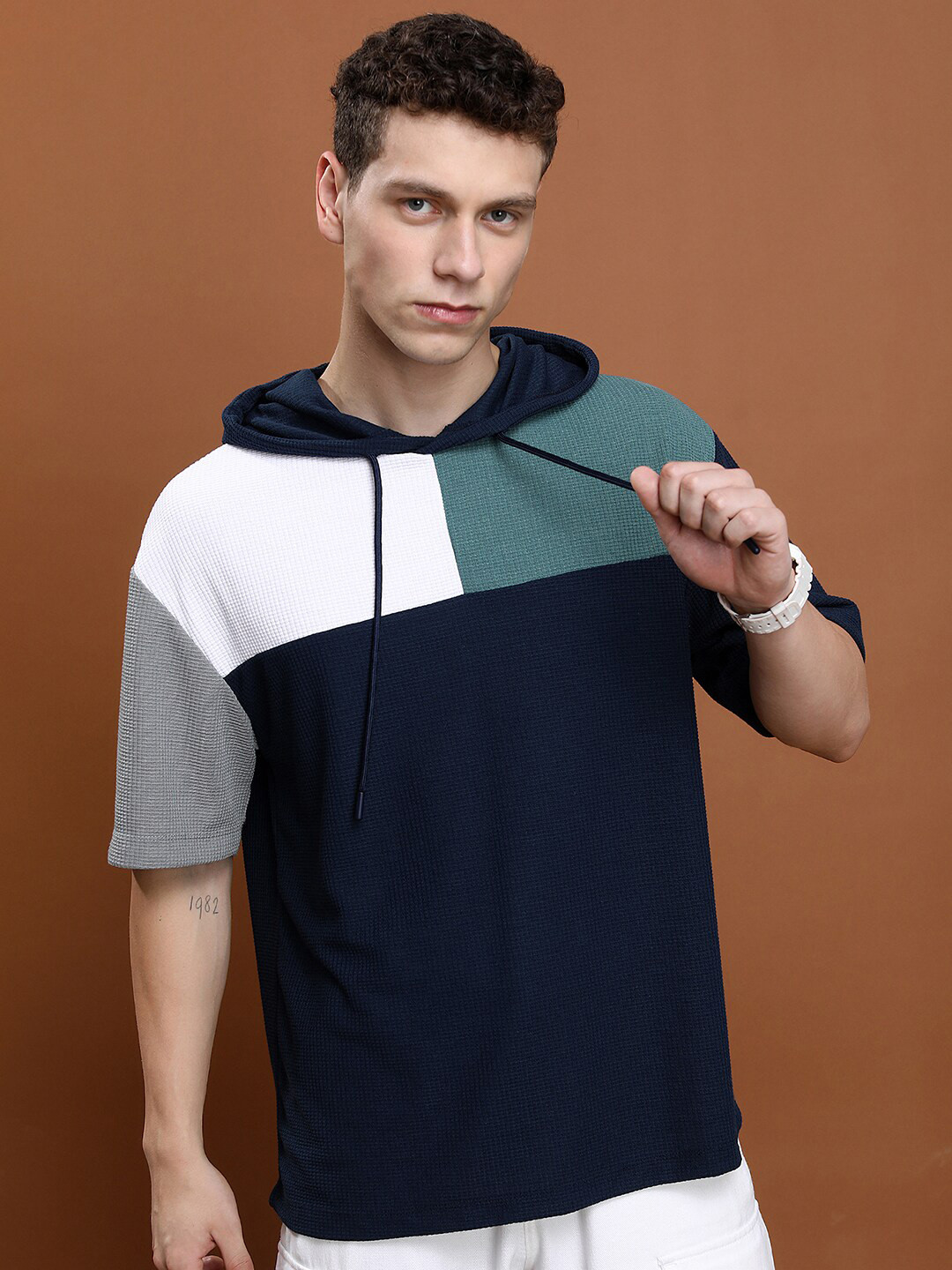 

HIGHLANDER Colourblocked Hooded Oversized Popcorn Structured T-shirt, Navy blue