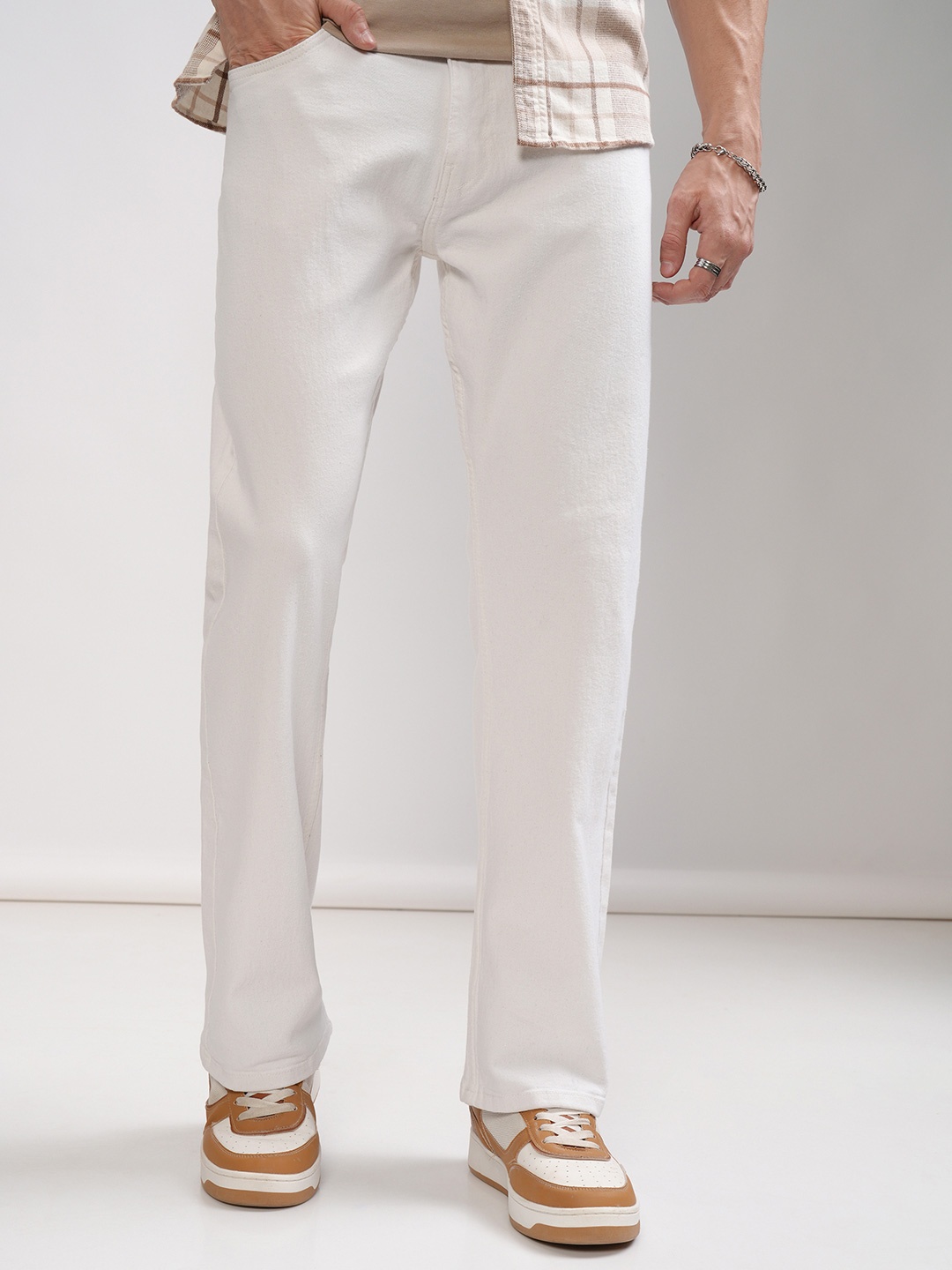 

HIGHLANDER Men Loose Fit Clean Look Stretchable Jeans, White