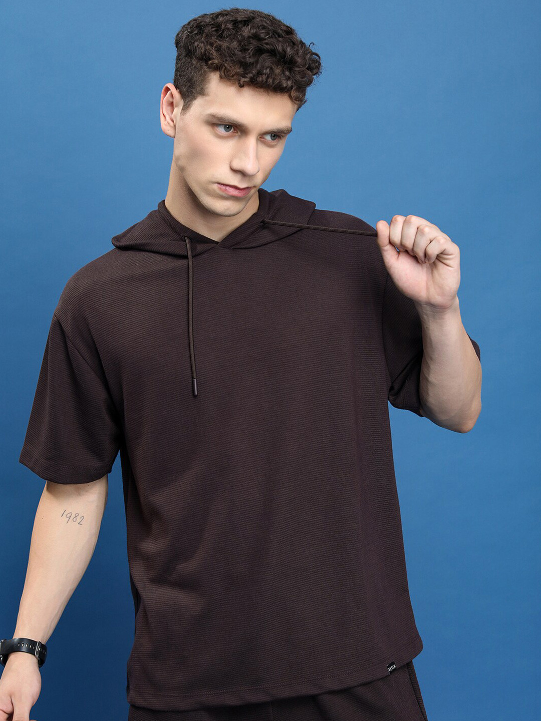 

KETCH Hooded Drop Shoulder Sleeves Oversized Popcorn Structured T-shirt, Brown