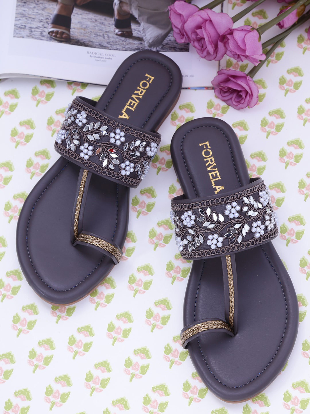 

FORVELA Embellished Ethnic One Toe Flats, Grey
