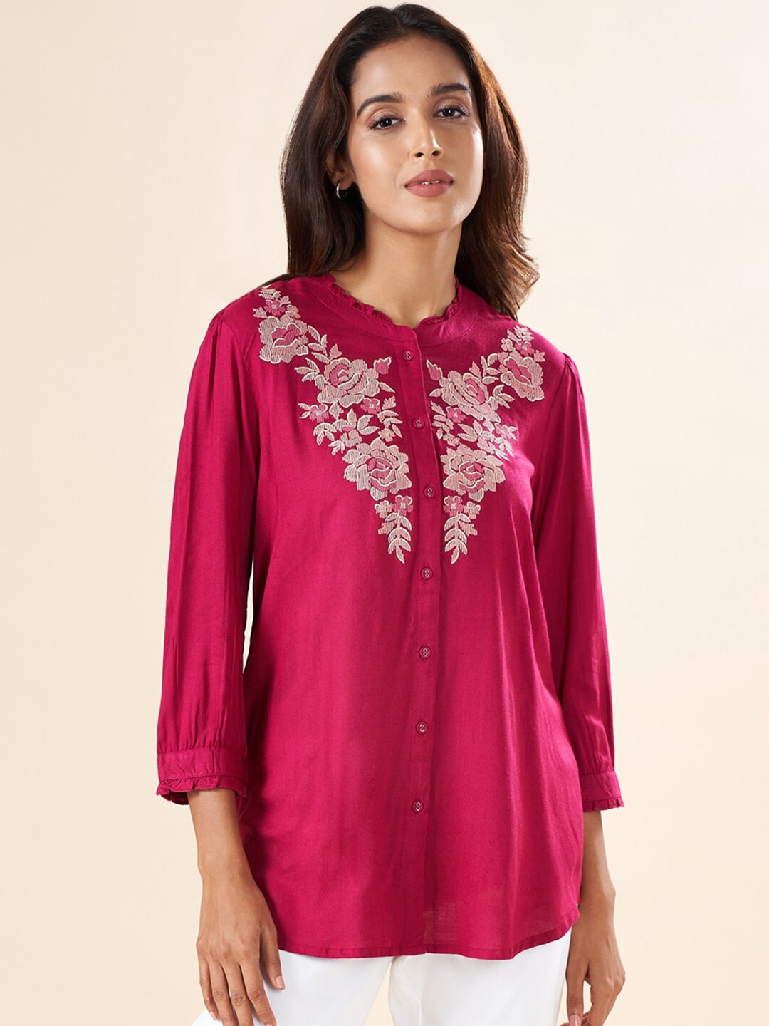 

AKKRITI BY PANTALOONS Mandarin Collar Floral Embroidered Tunic, Magenta
