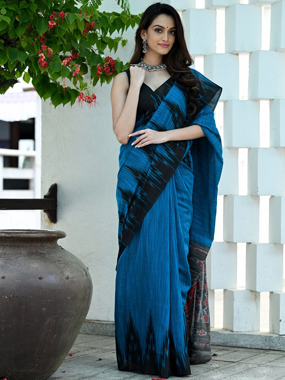 

BEATITUDE Ethnic Motifs Printed Pure Cotton Ikat Saree, Blue