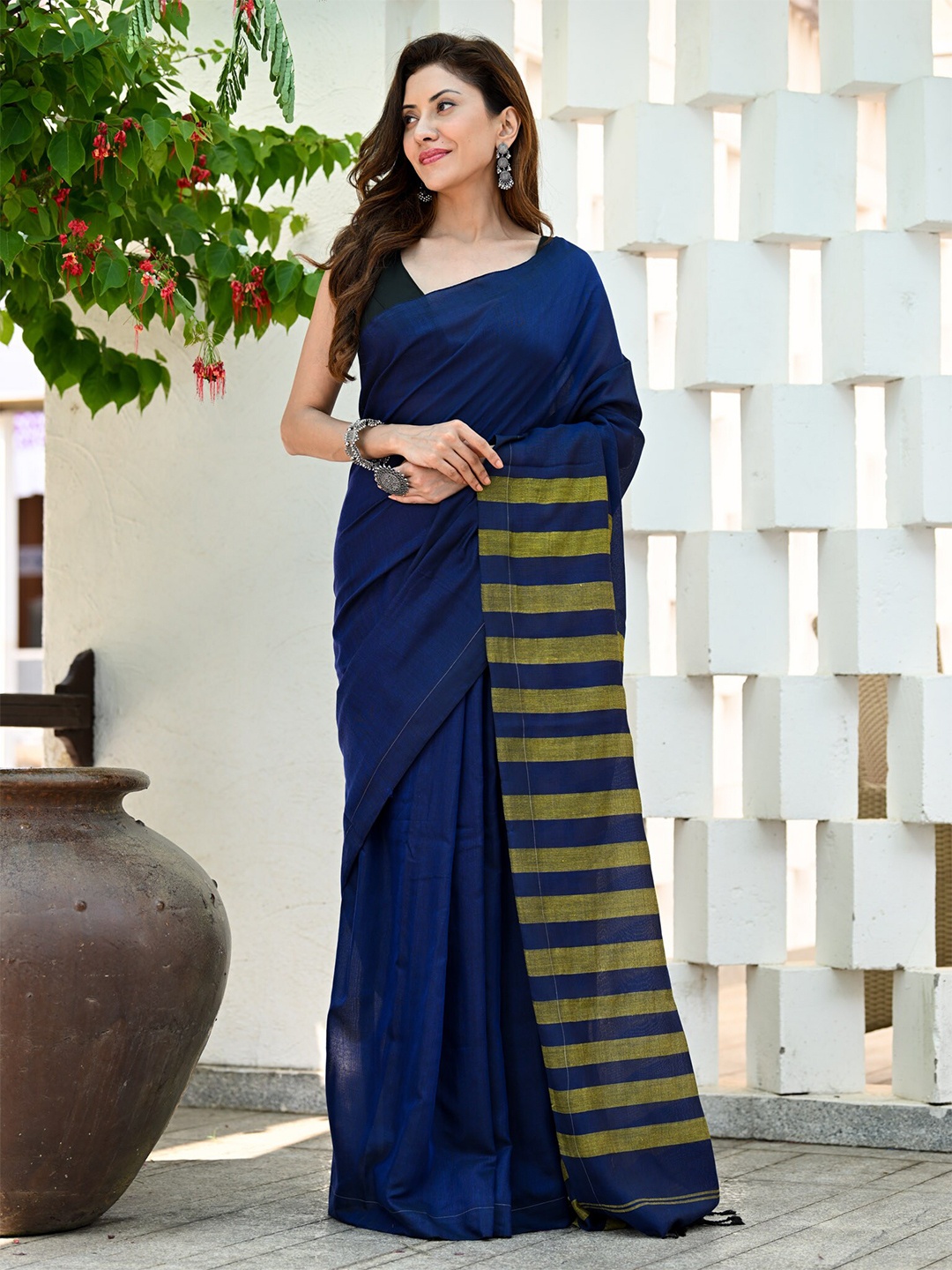 

BEATITUDE Striped Silk Cotton Saree, Blue