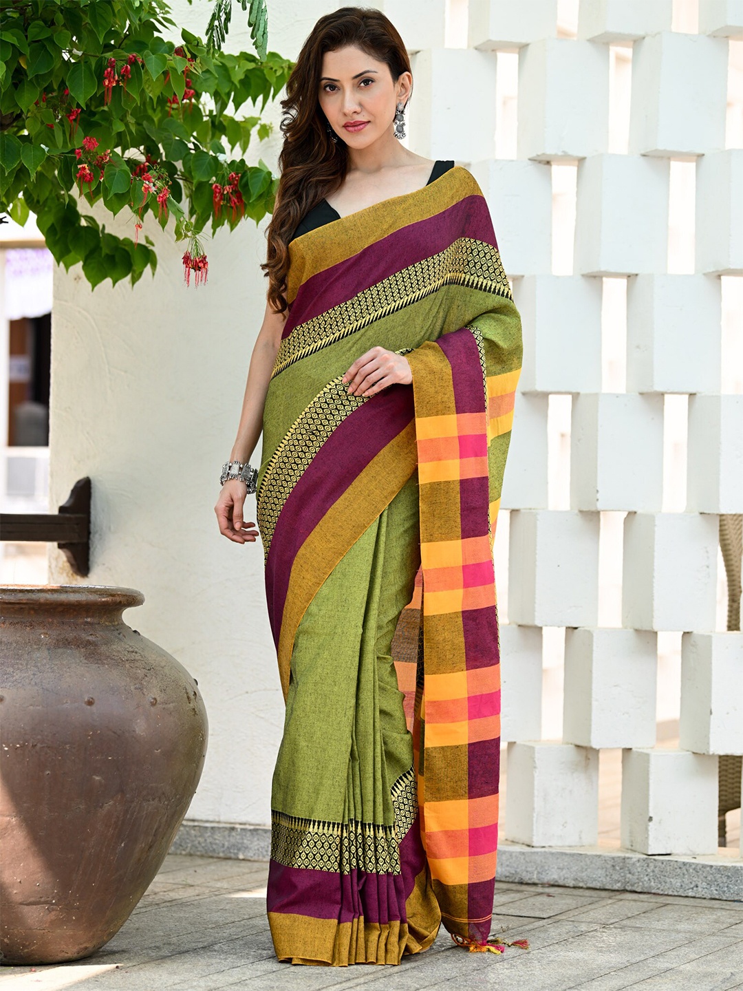 

BEATITUDE Woven Design Silk Cotton Saree, Green
