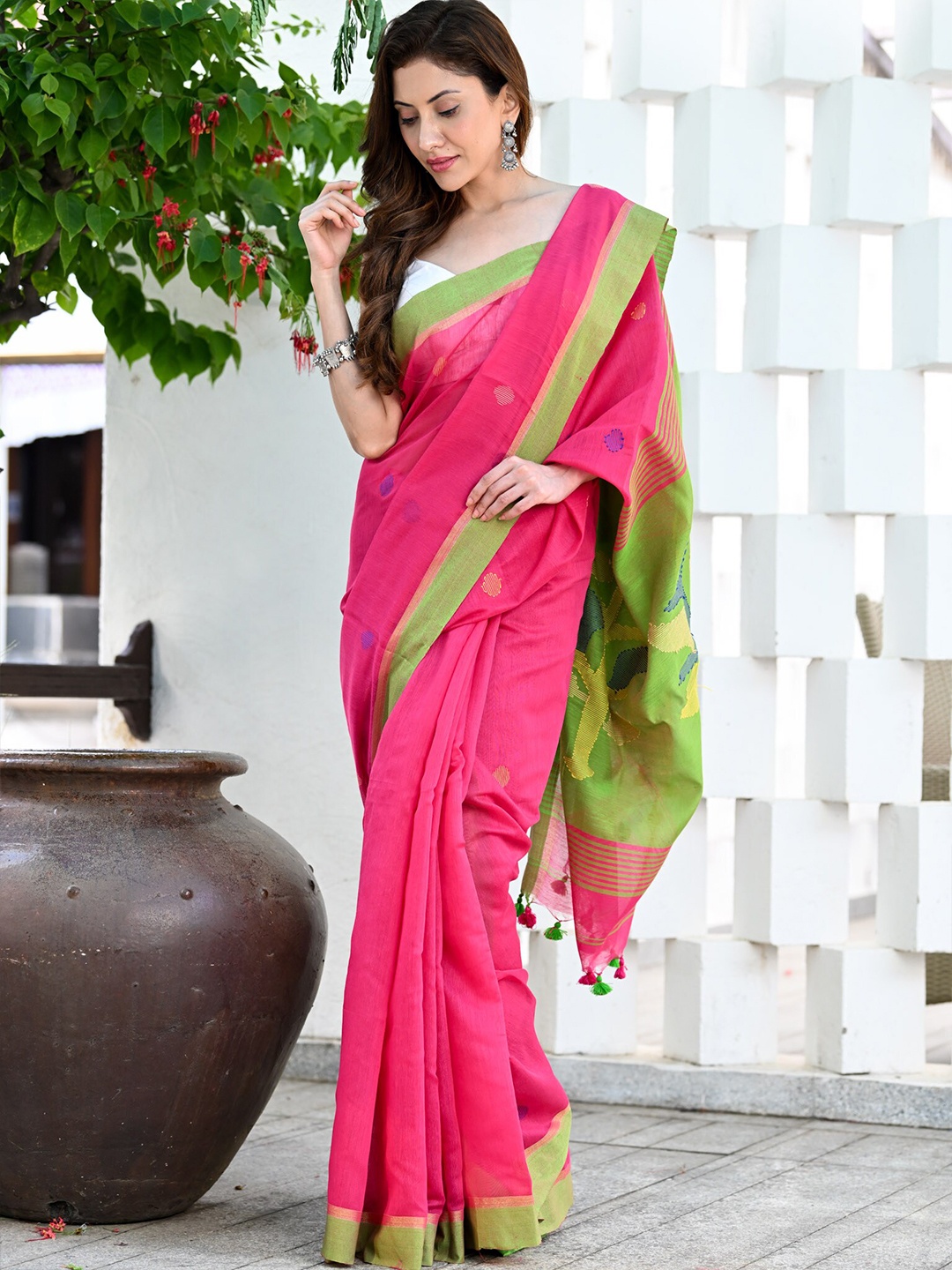

BEATITUDE Woven Design Silk Cotton Saree, Pink