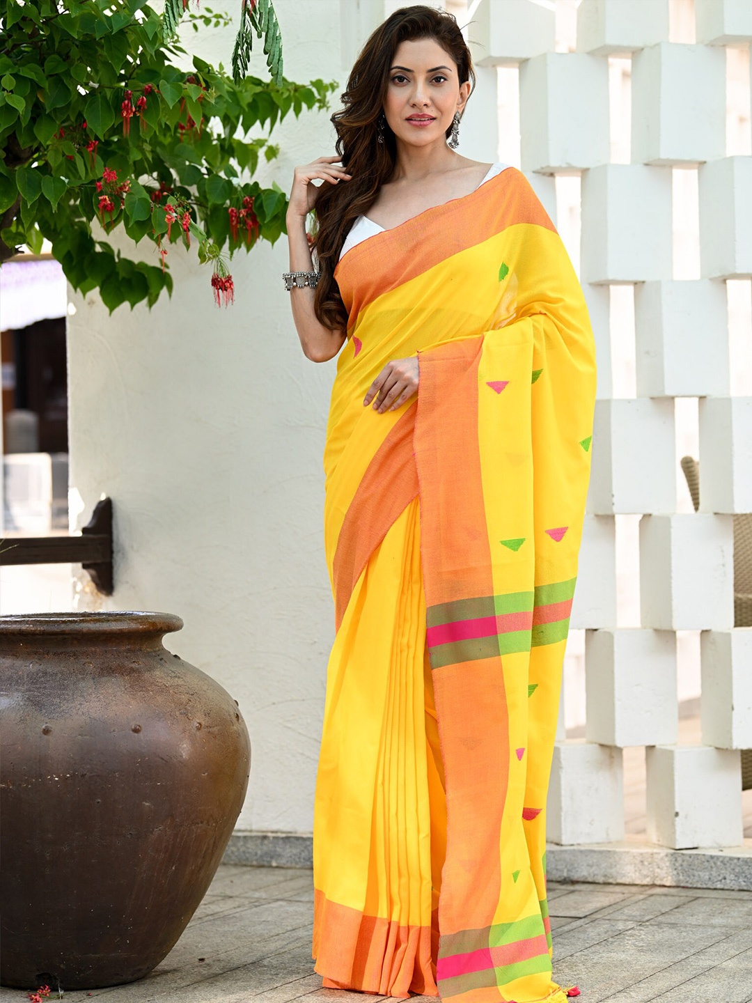 

BEATITUDE Geometric Woven Design Pure Cotton Saree, Yellow