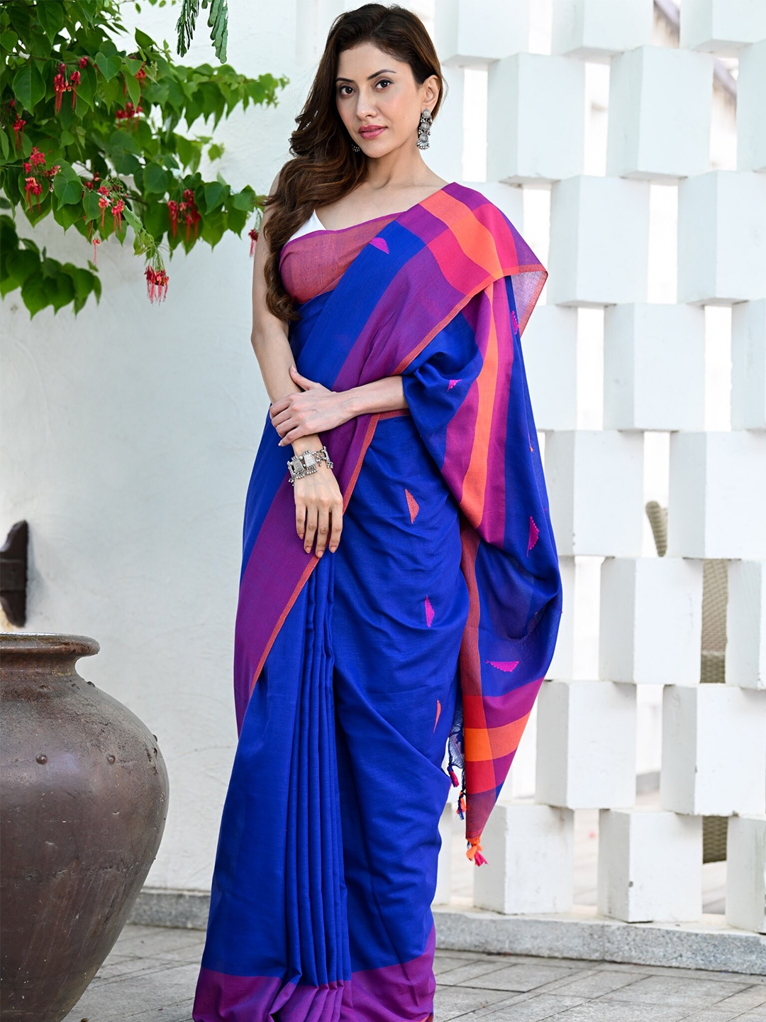 

BEATITUDE Geometric Woven Design Pure Cotton Saree, Blue