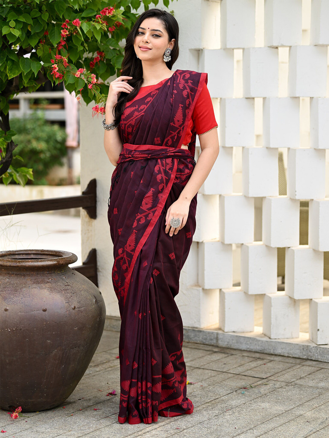 

BEATITUDE Floral Woven Design Pure Cotton Jamdani Saree, Purple