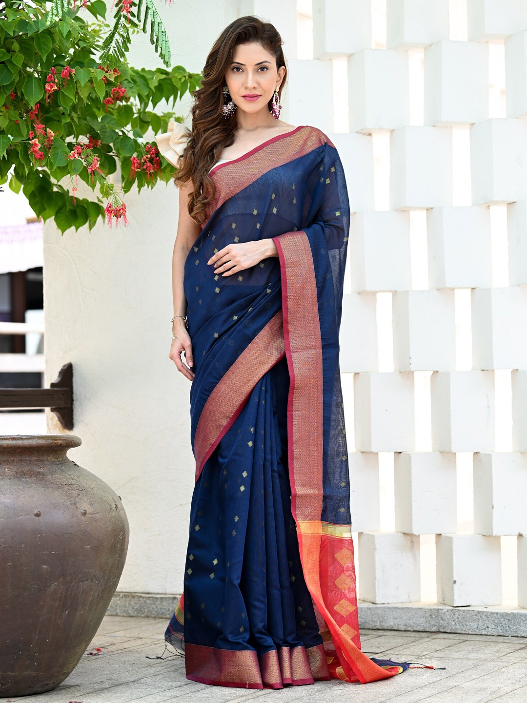 

BEATITUDE Ethnic Motifs Woven Design Zari Saree, Blue