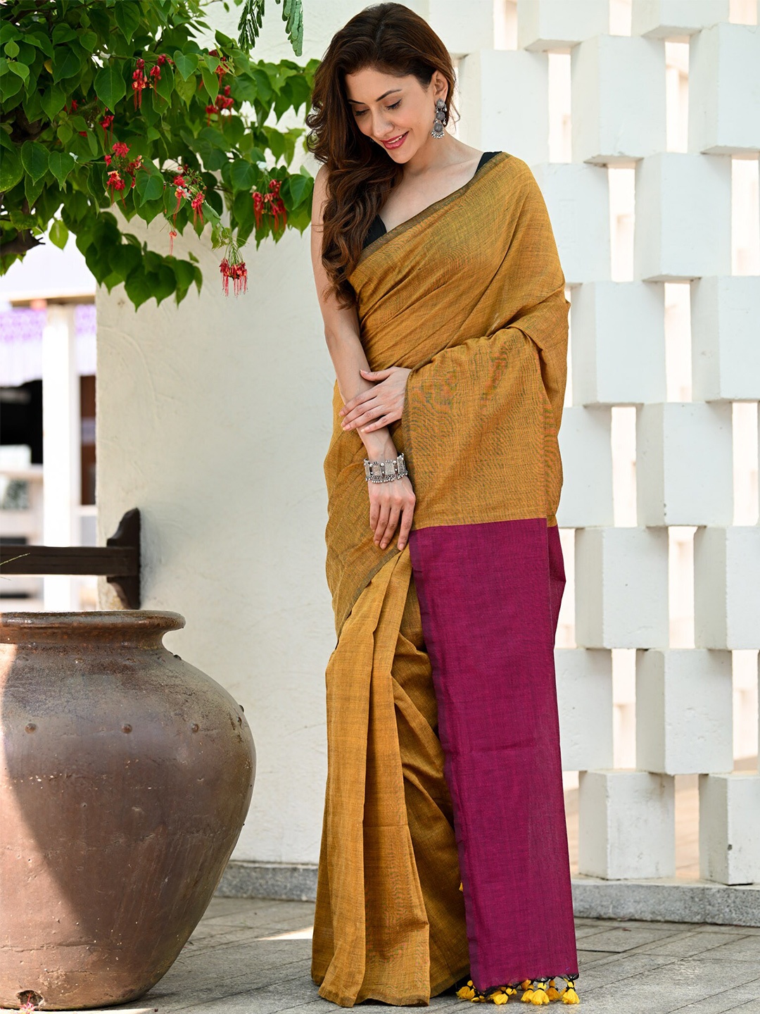 

BEATITUDE Cotton Blend Saree, Mustard