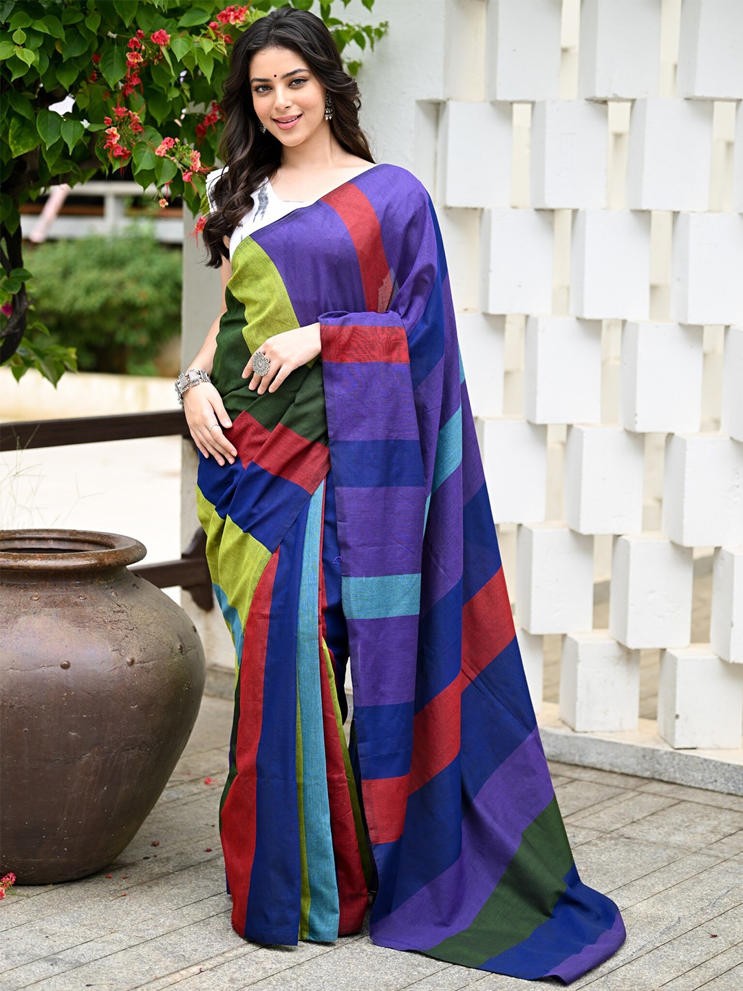 

BEATITUDE Striped Woven Design Pure Cotton Saree, Purple