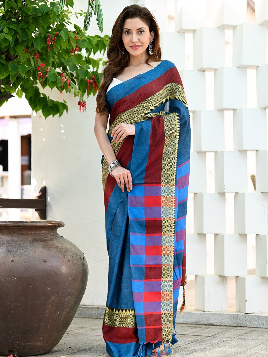 

BEATITUDE Woven Design Pure Cotton Saree, Blue