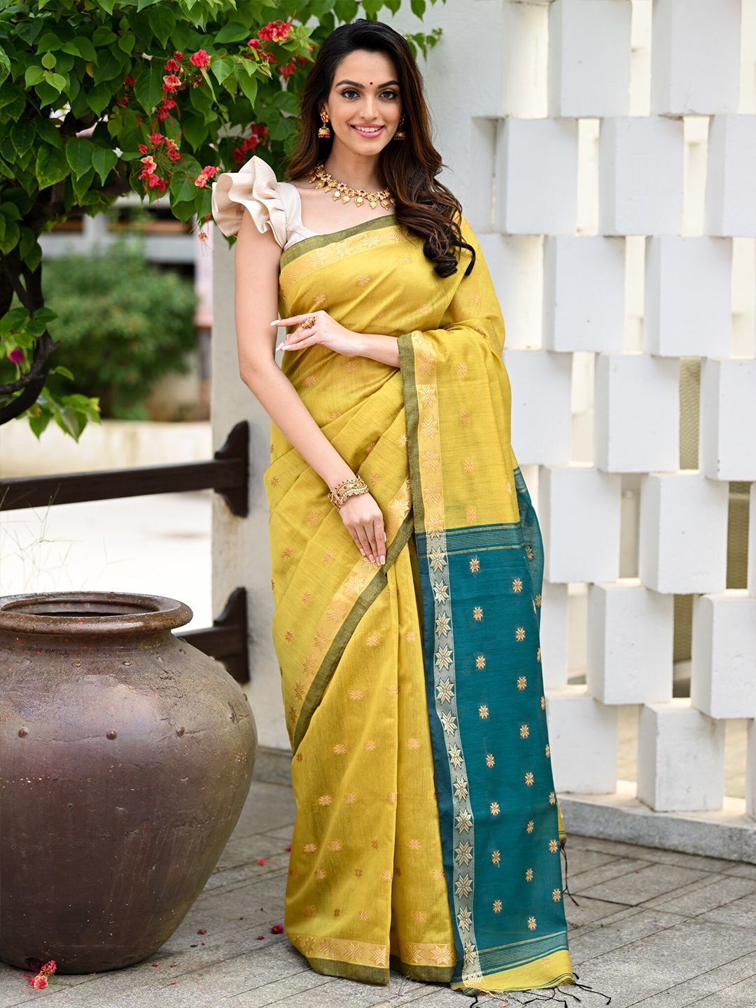 

BEATITUDE Woven Design Zari Silk Cotton Saree, Yellow
