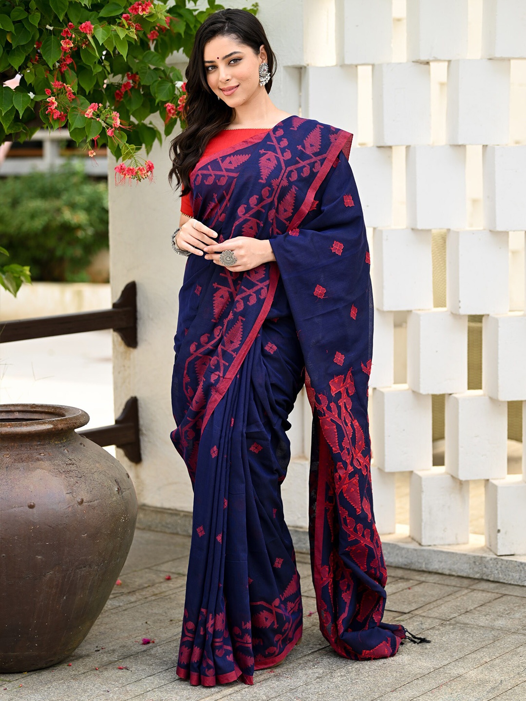

BEATITUDE Ethnic Motifs Woven Design Pure Cotton Jamdani Saree, Blue