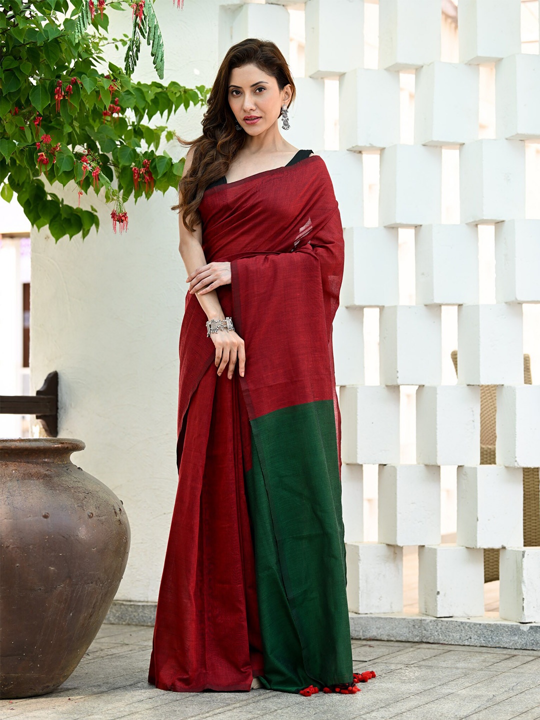 

BEATITUDE Colourblocked Saree, Maroon