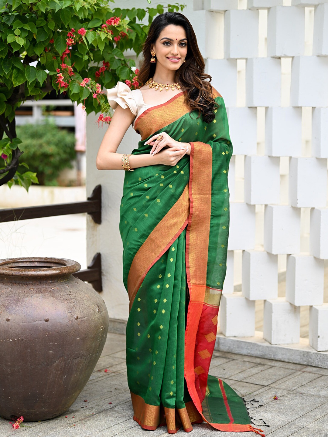 

BEATITUDE Woven Design Zari Silk Cotton Saree, Green