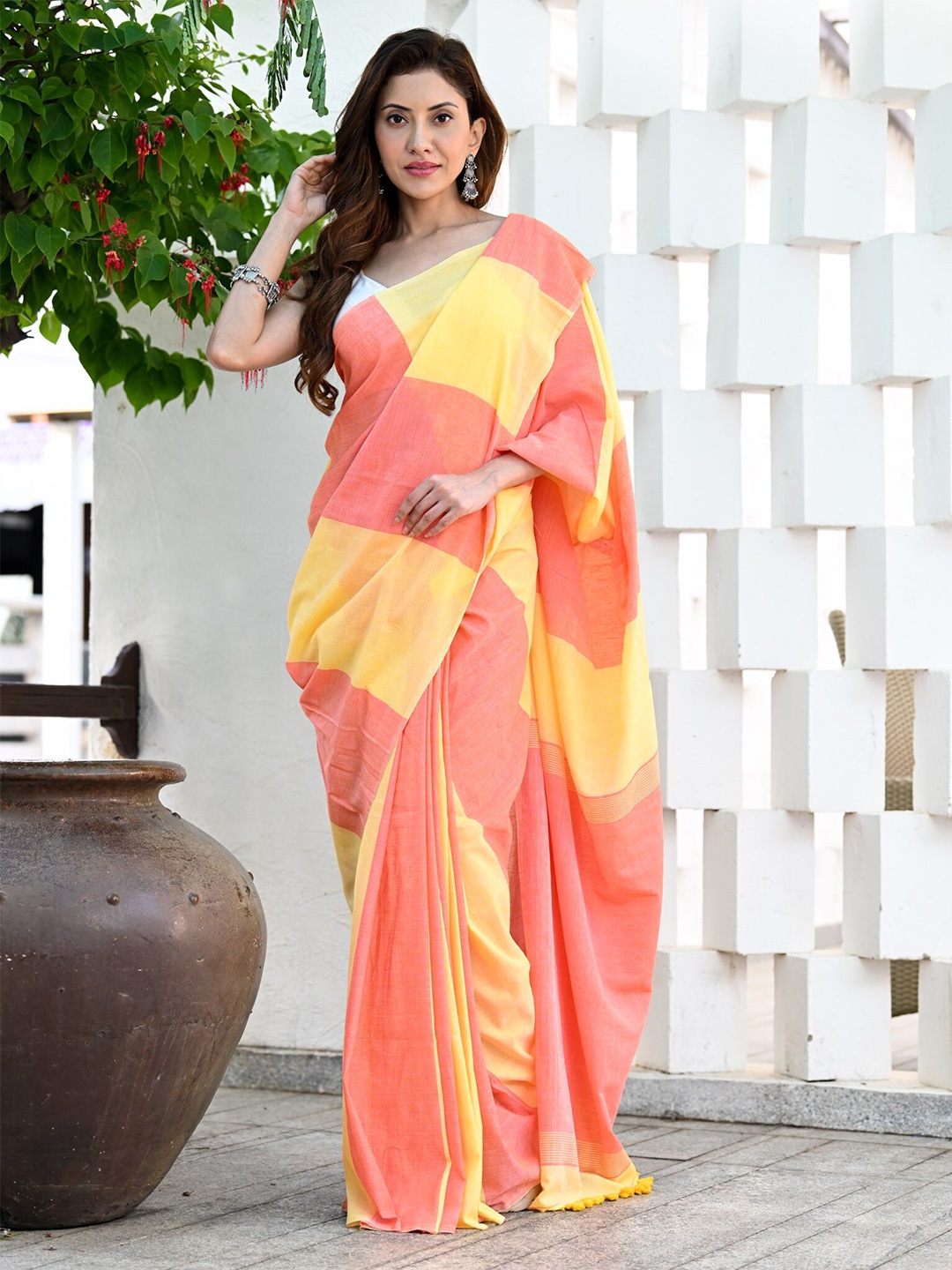

BEATITUDE Colourblocked Pure Cotton Saree, Yellow