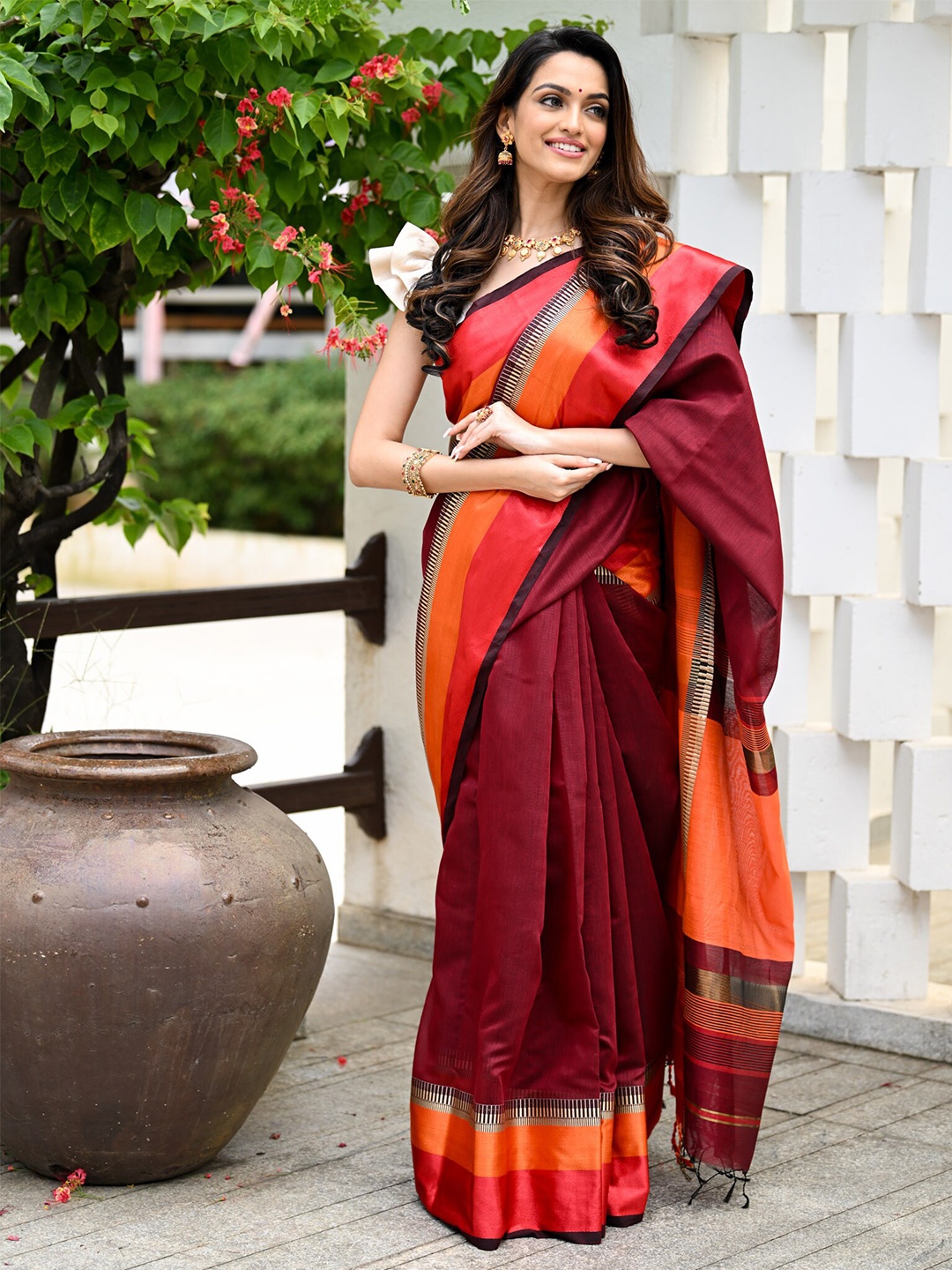 

BEATITUDE Colourblocked Silk Cotton Saree, Maroon