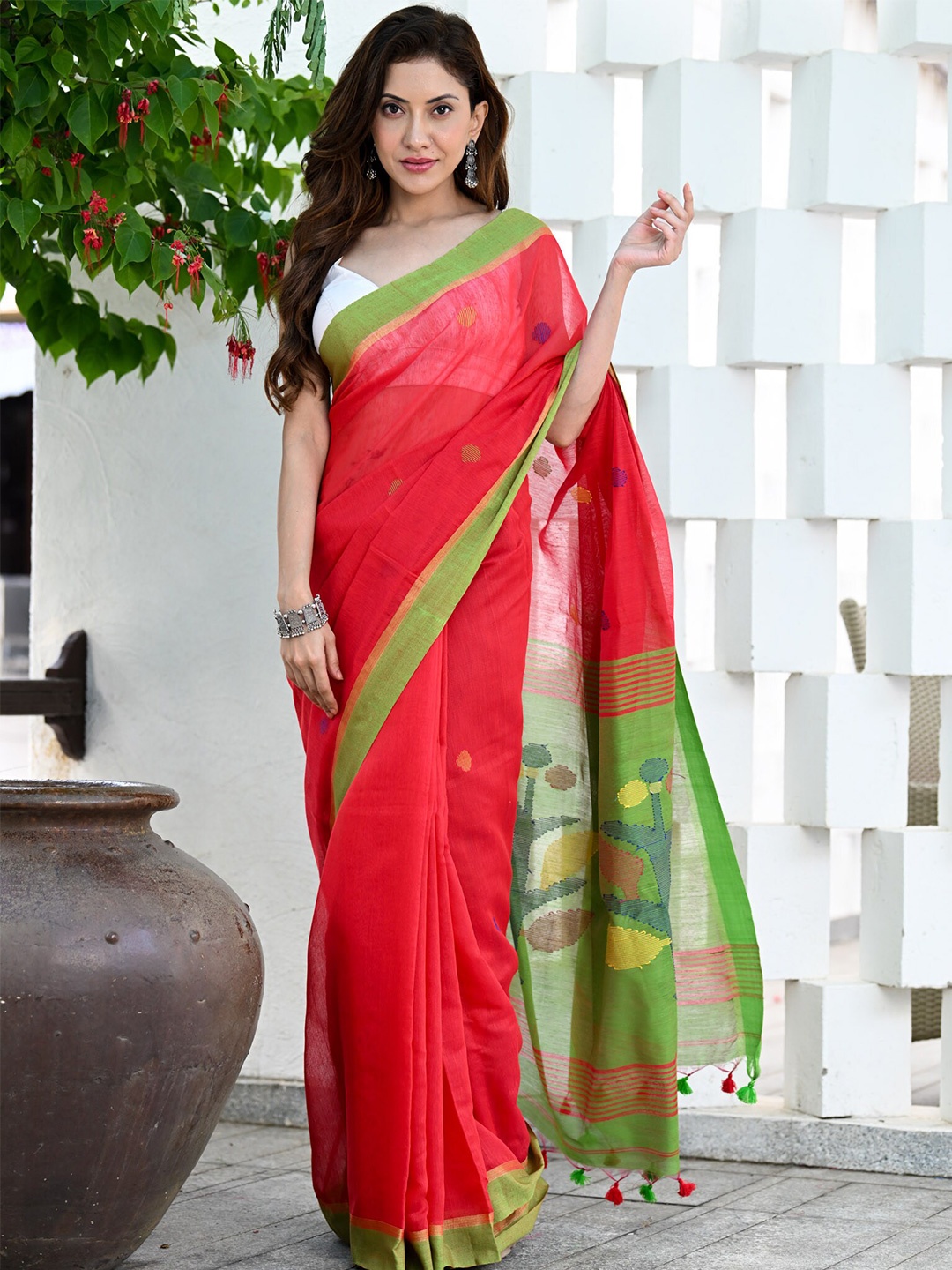 

BEATITUDE Floral Woven Design Zari Silk Cotton Saree, Red