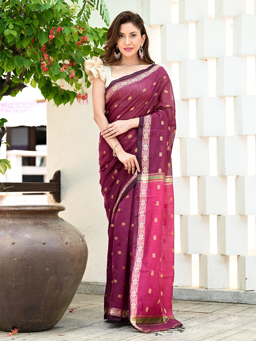 

BEATITUDE Woven Design Silk Cotton Saree, Red
