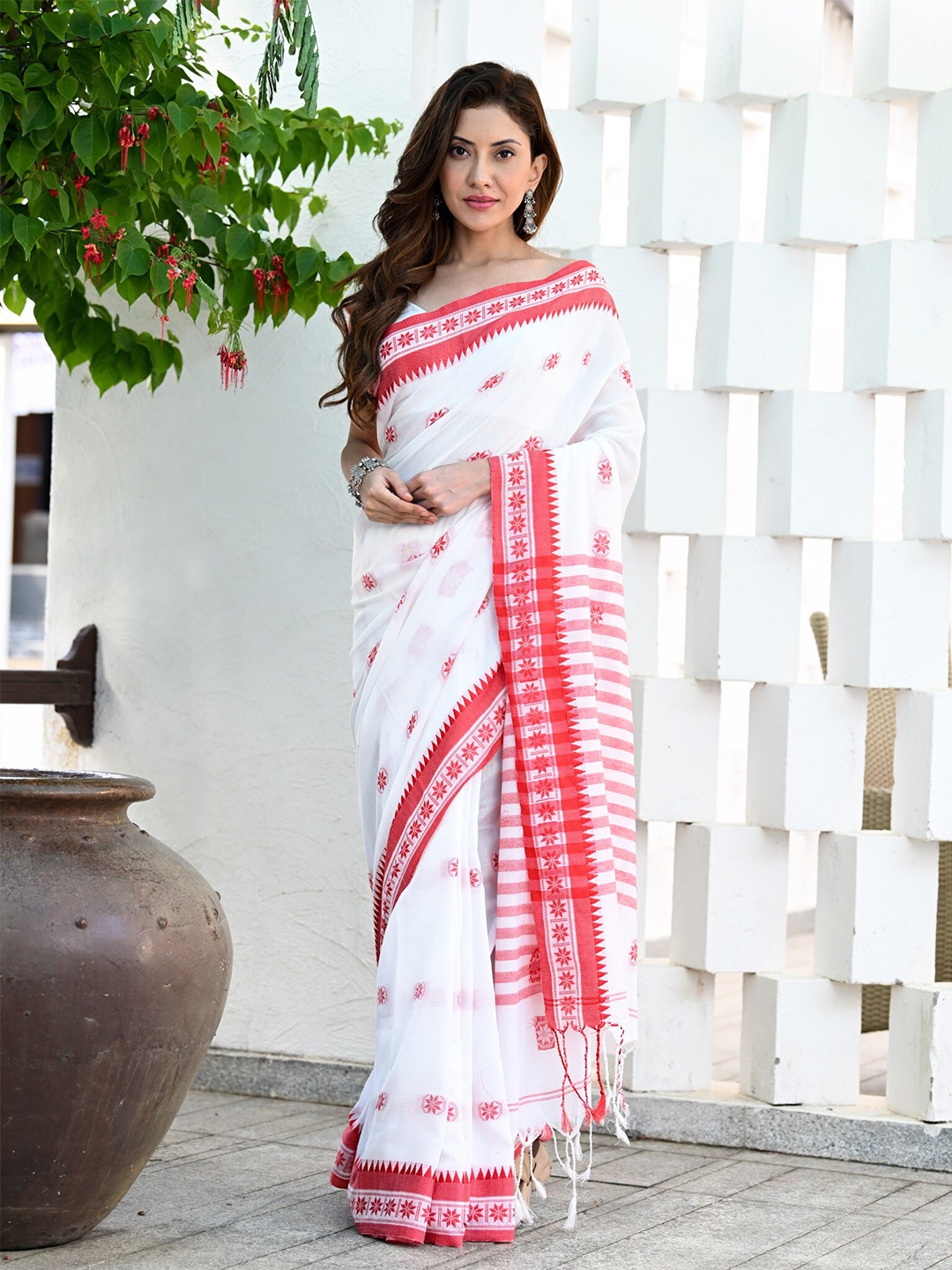 

BEATITUDE Ethnic Motifs Woven Design Saree, White