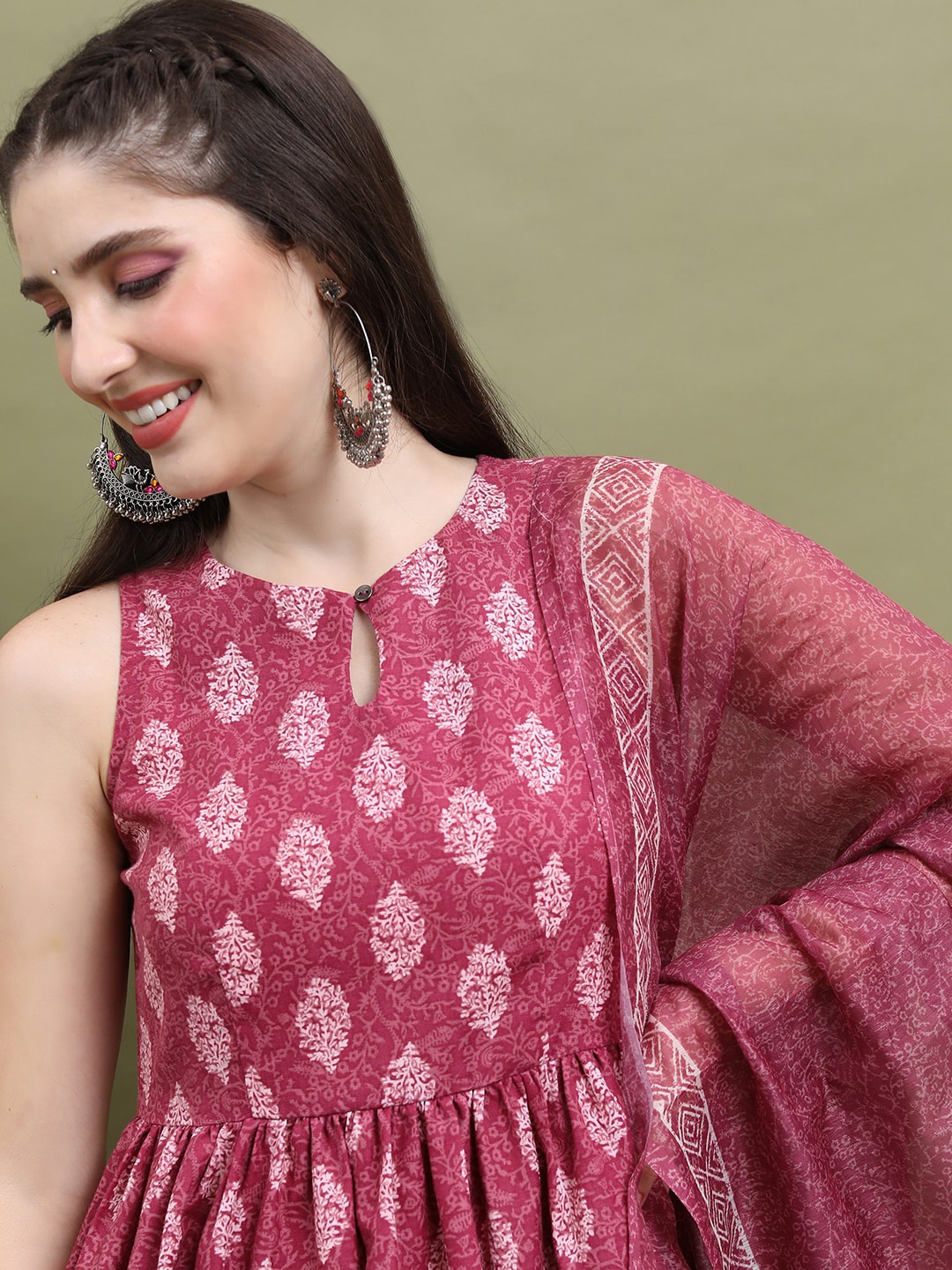 

KETCH Ethnic Motifs Printed Keyhole Neck Regular Kurta with Sharara & Dupatta, Maroon