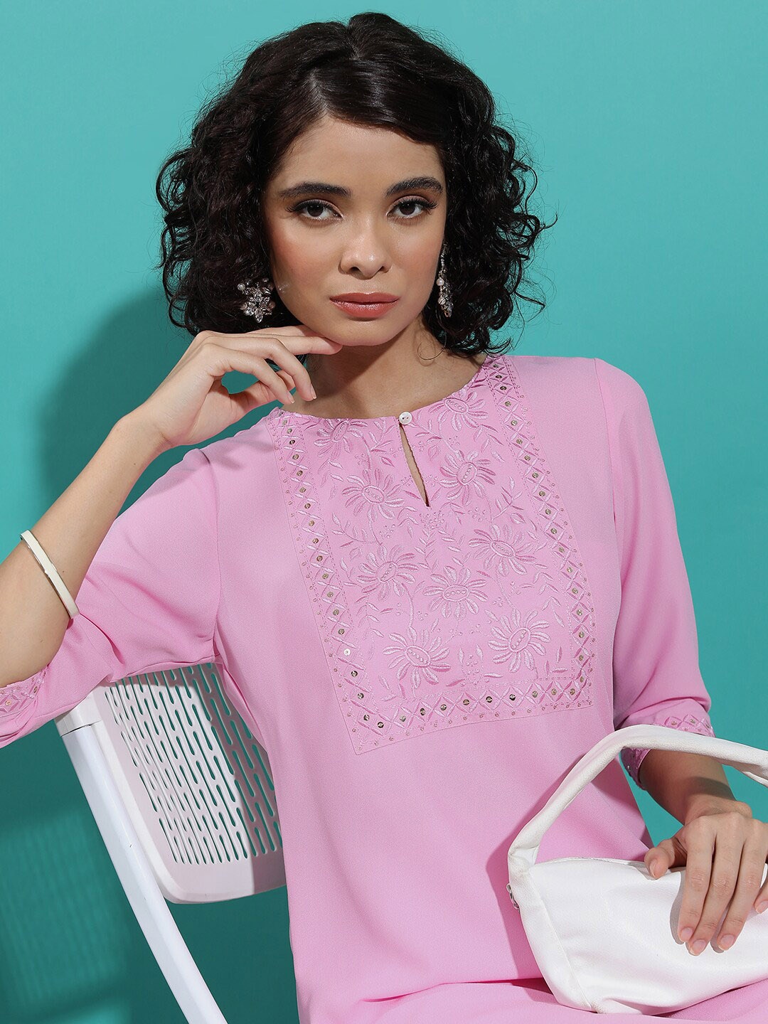 

KETCH Embroidered Keyhole Neck Thread Work Kurta, Pink