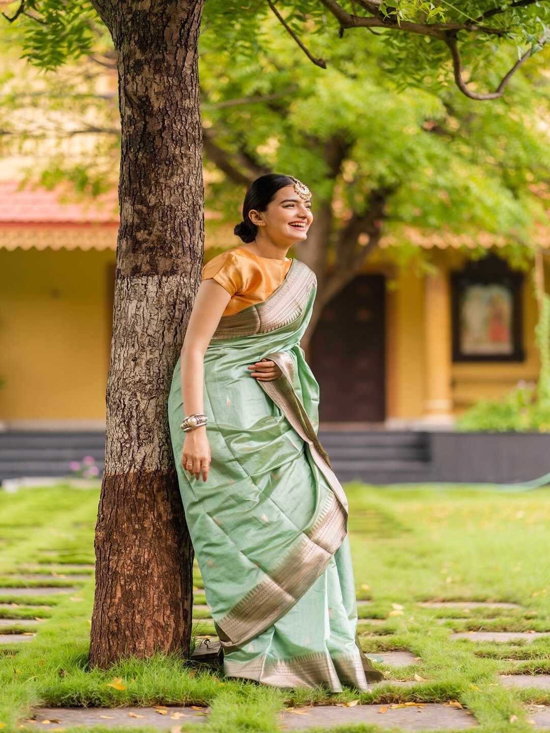 

INsthah Geometric Woven Design Zari Detailed Pure Silk Banarasi Saree, Green