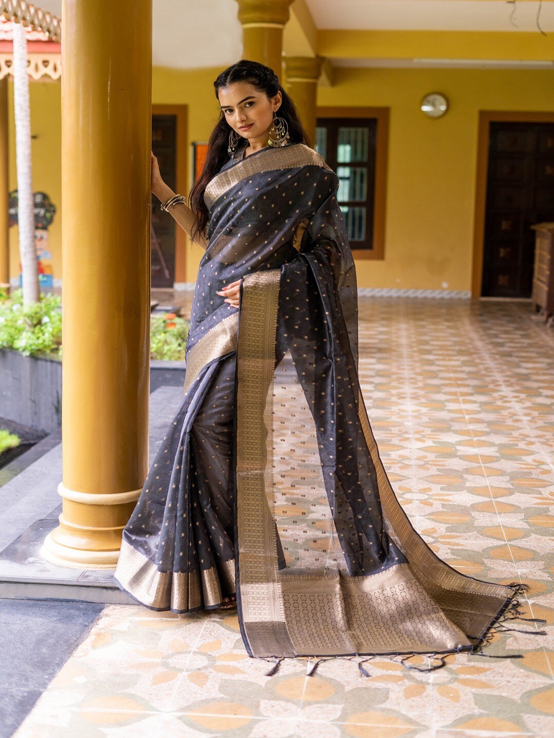 

INsthah Ethnic Motifs Woven Design Zari Organza Banarasi Saree, Grey