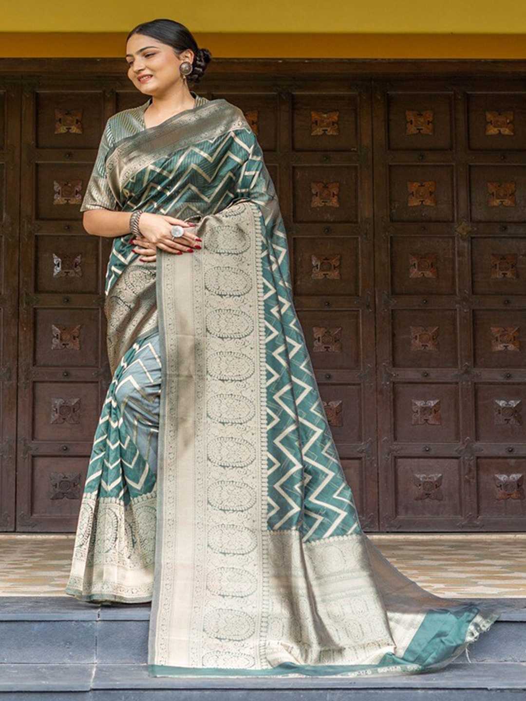 

INsthah Woven Design Zari Organza Saree, Green