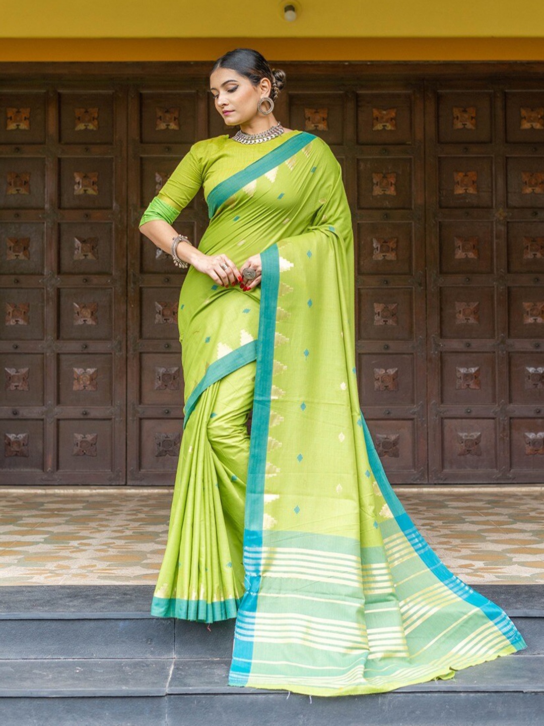 

INsthah Woven Design Zari Jamdani Saree, Green