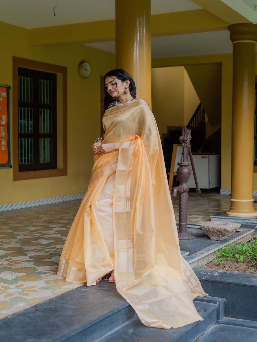 

INsthah Zari Organza Banarasi Saree, Yellow