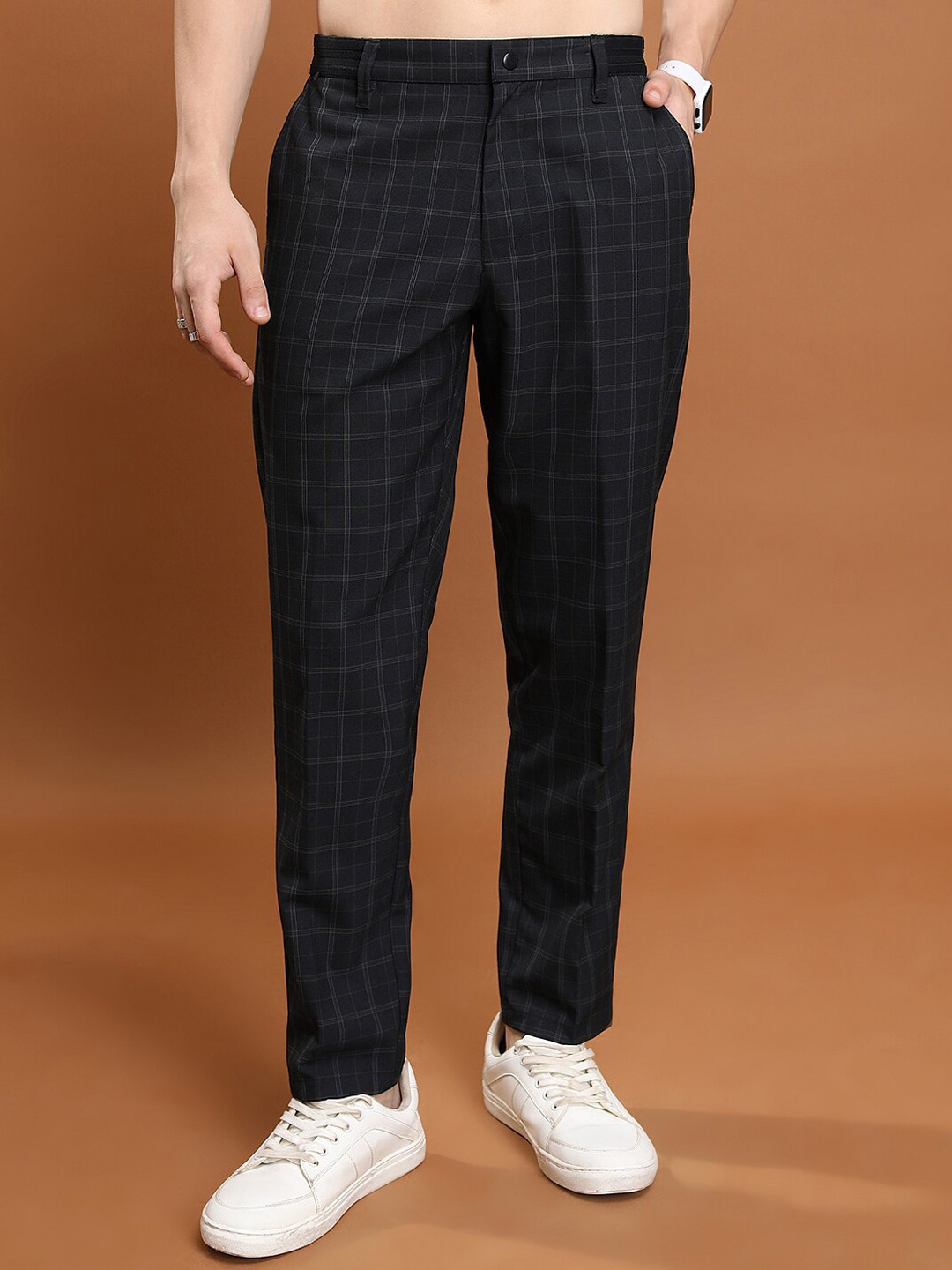 

HIGHLANDER Men Mid-Rise Checked Regular Trousers, Black