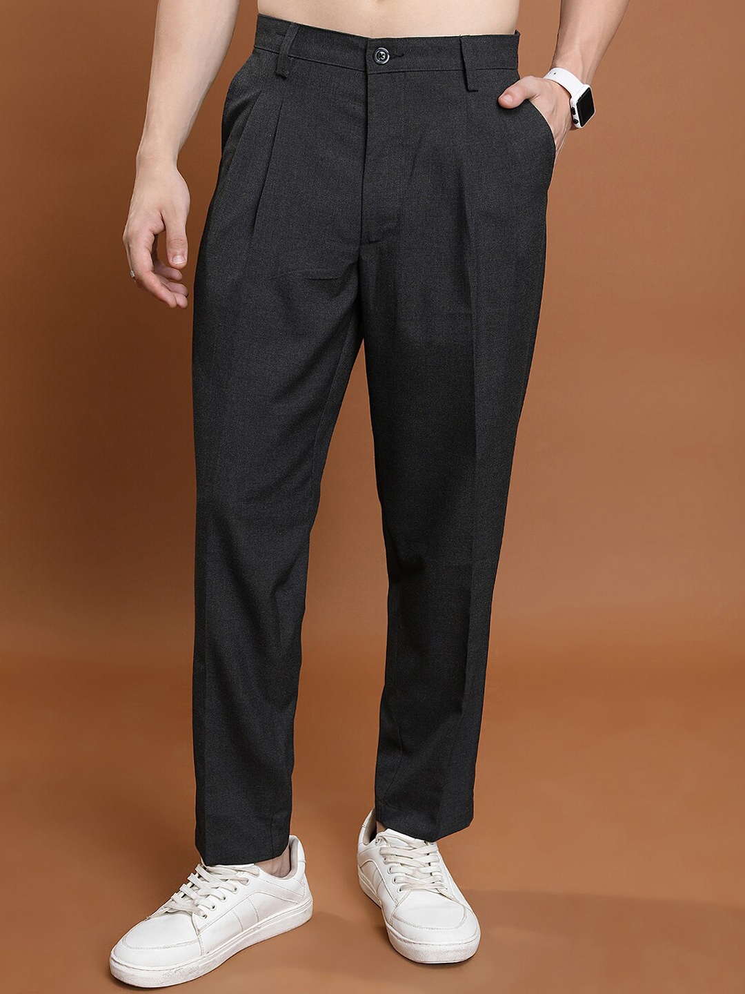 

HIGHLANDER Men Charcoal Regular Fit Mid-Rise Pleated Chinos Trousers