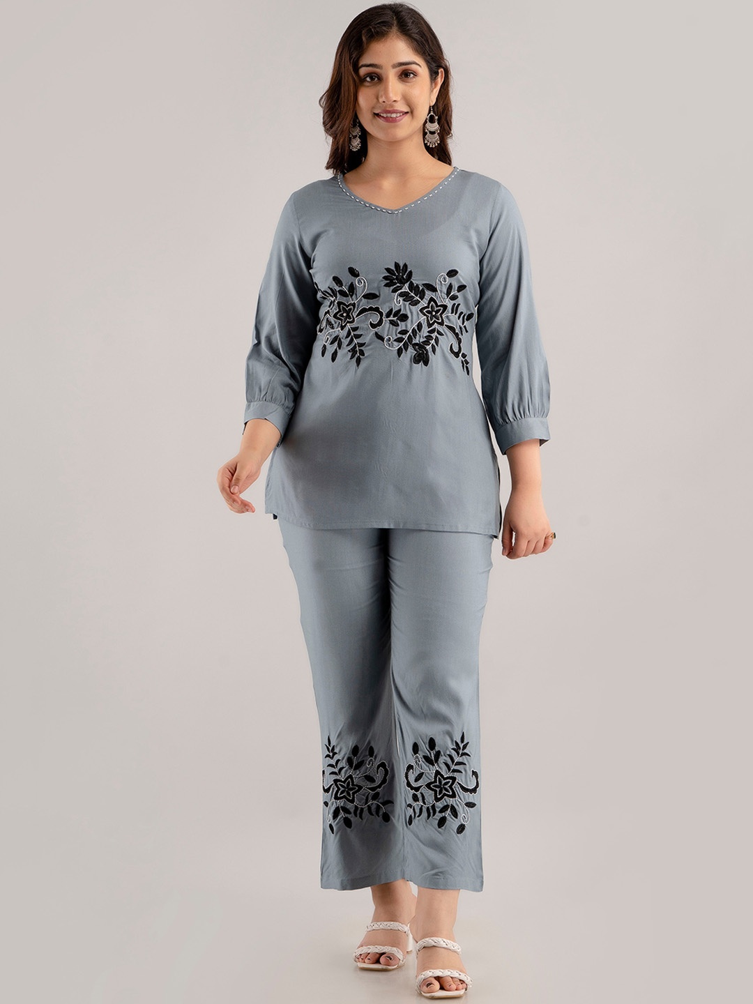 

Charu Embellished V-Neck Top With Trousers, Grey