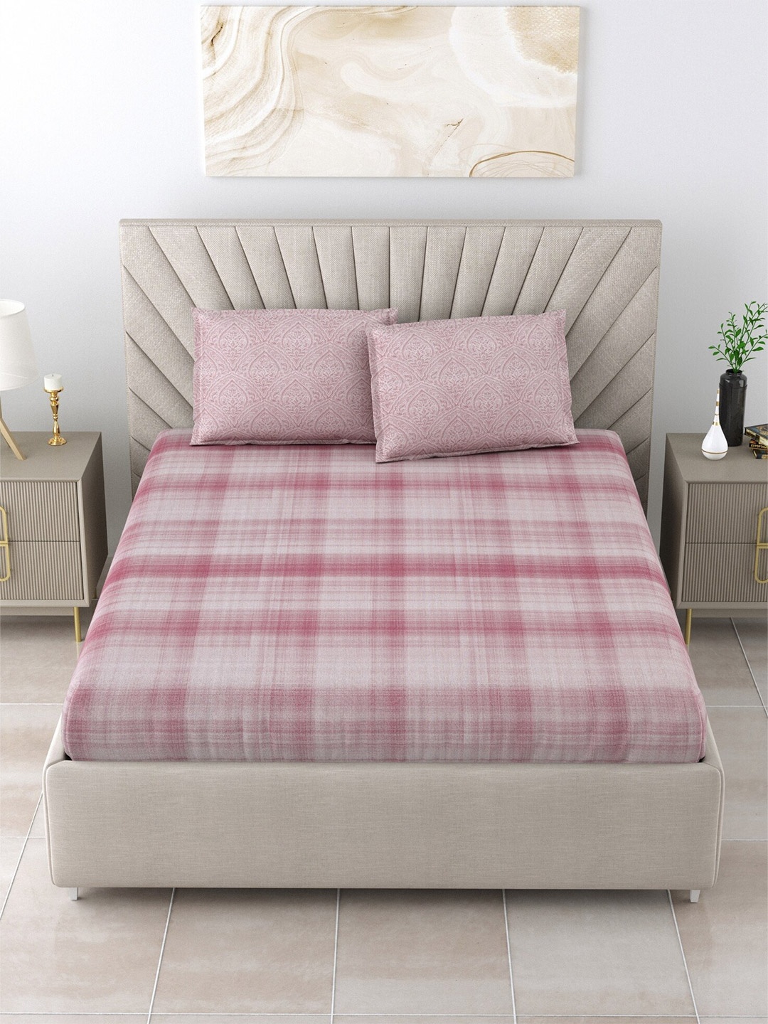 

Salona Bichona Magenta Reversible Geometric Cotton 180 TC Queen Bedsheet & 2 Pillow Covers