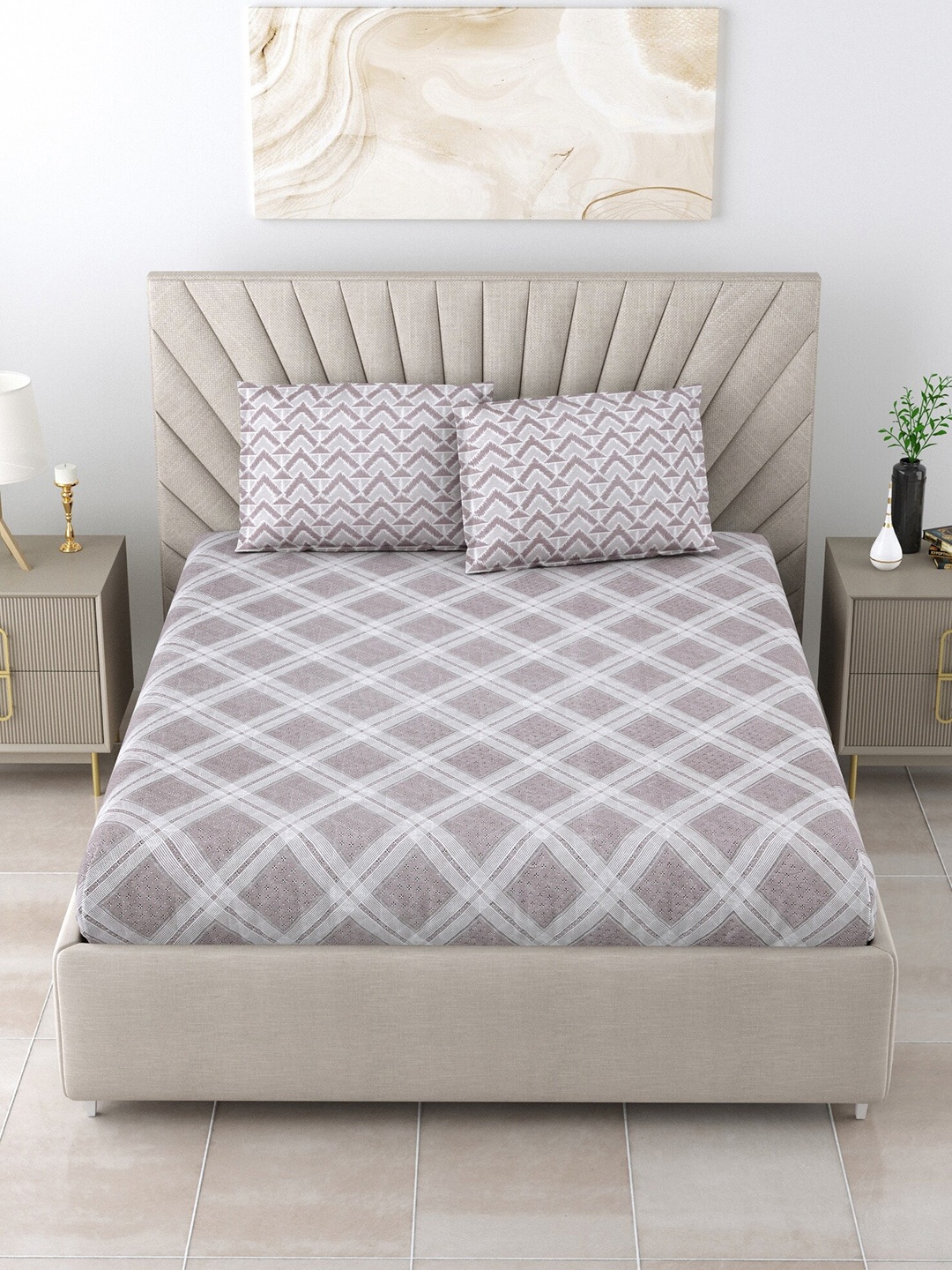 

Salona Bichona Grey Geometric Reversible Cotton 180 TC King Bedsheet With 2 Pillow Covers