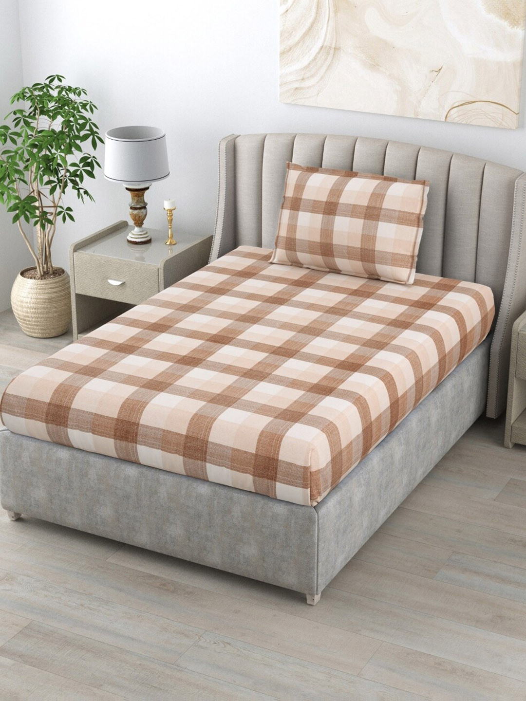 

Salona Bichona Pink & Brown Geometric Cotton 120 TC King Bedsheet With 2 Pillow Covers