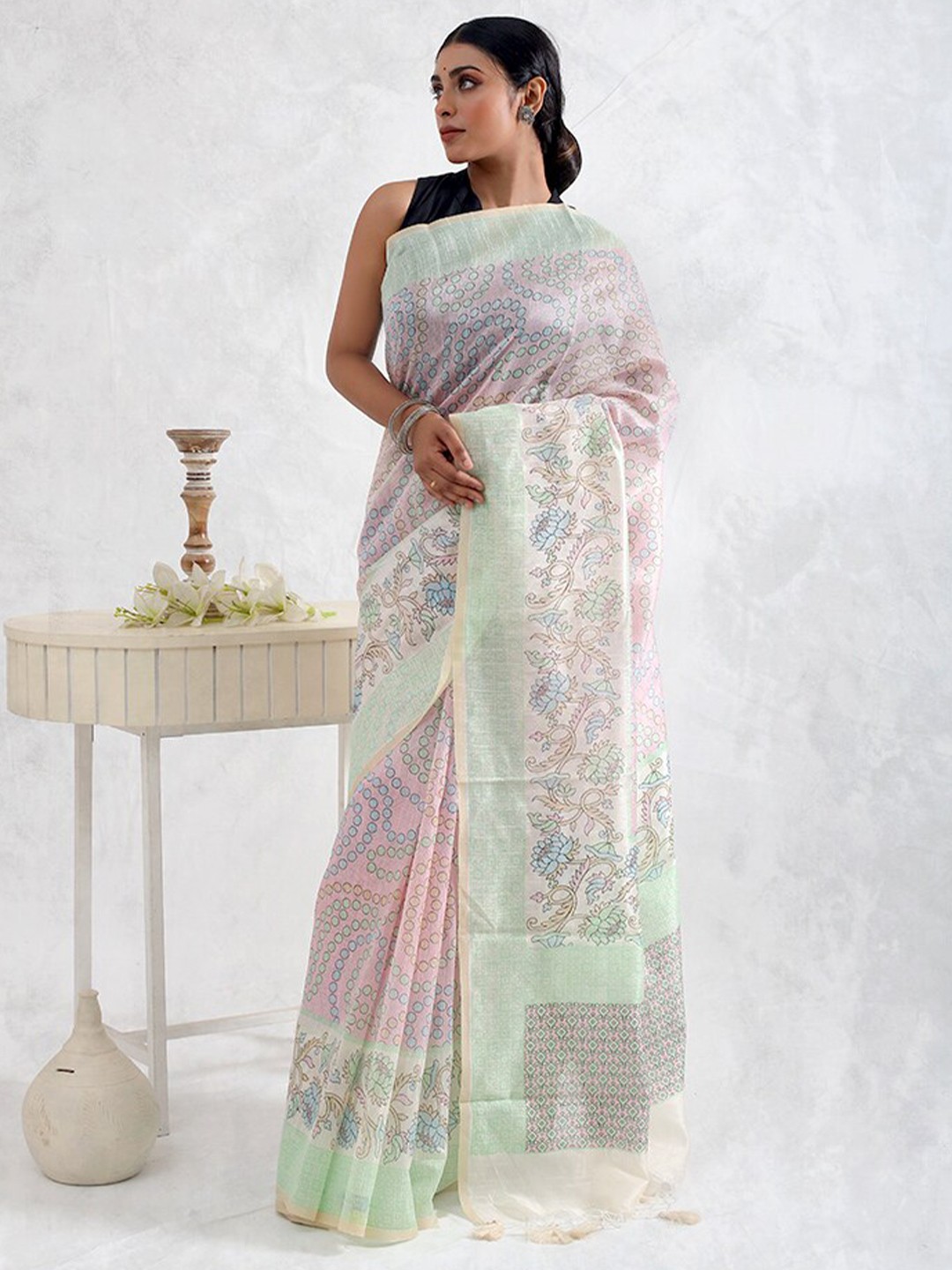 

AllSilks Floral Printed Saree, Pink