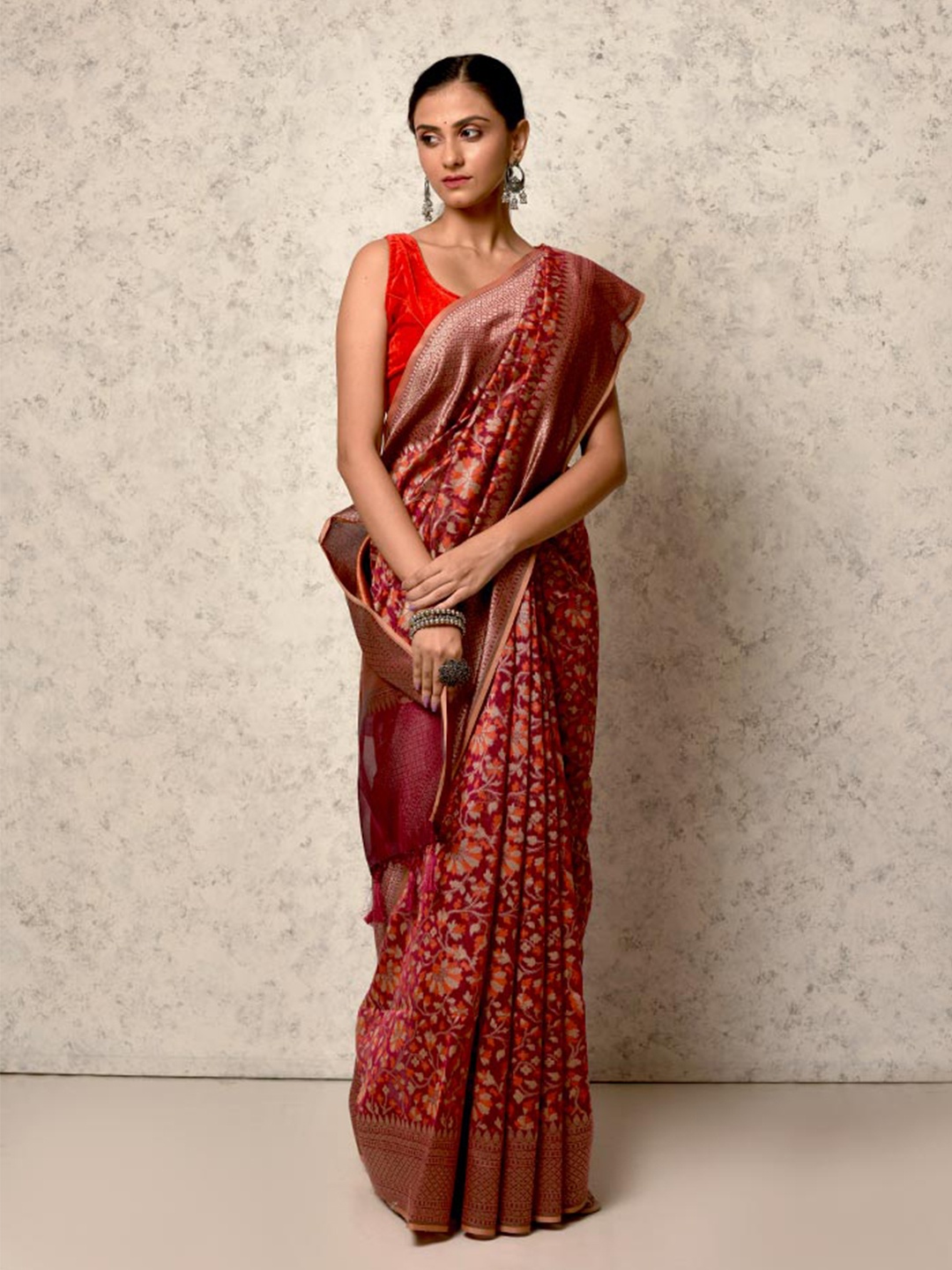 

AllSilks Maroon & Gold-Toned Ethnic Motifs Zari Silk Blend Saree