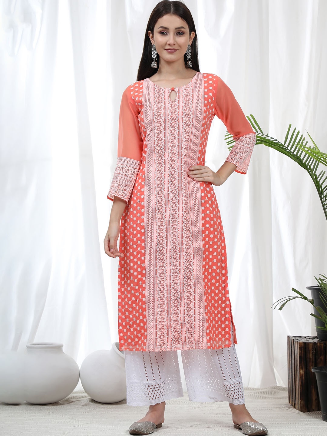 

BLACK SCISSOR Floral Embroidered Keyhole Neck Kurta, Peach