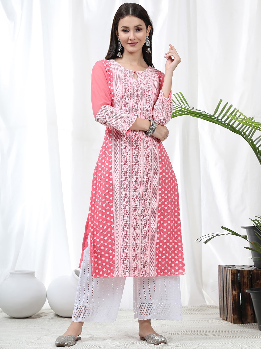 

BLACK SCISSOR Ethnic Motifs Embroidered Georgette Regular Kurta, Pink