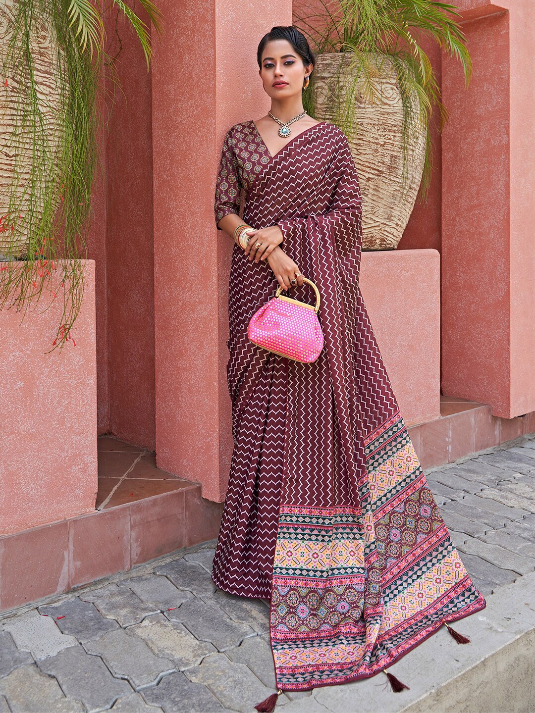 

FABPIXEL Chevron Printed Saree, Burgundy