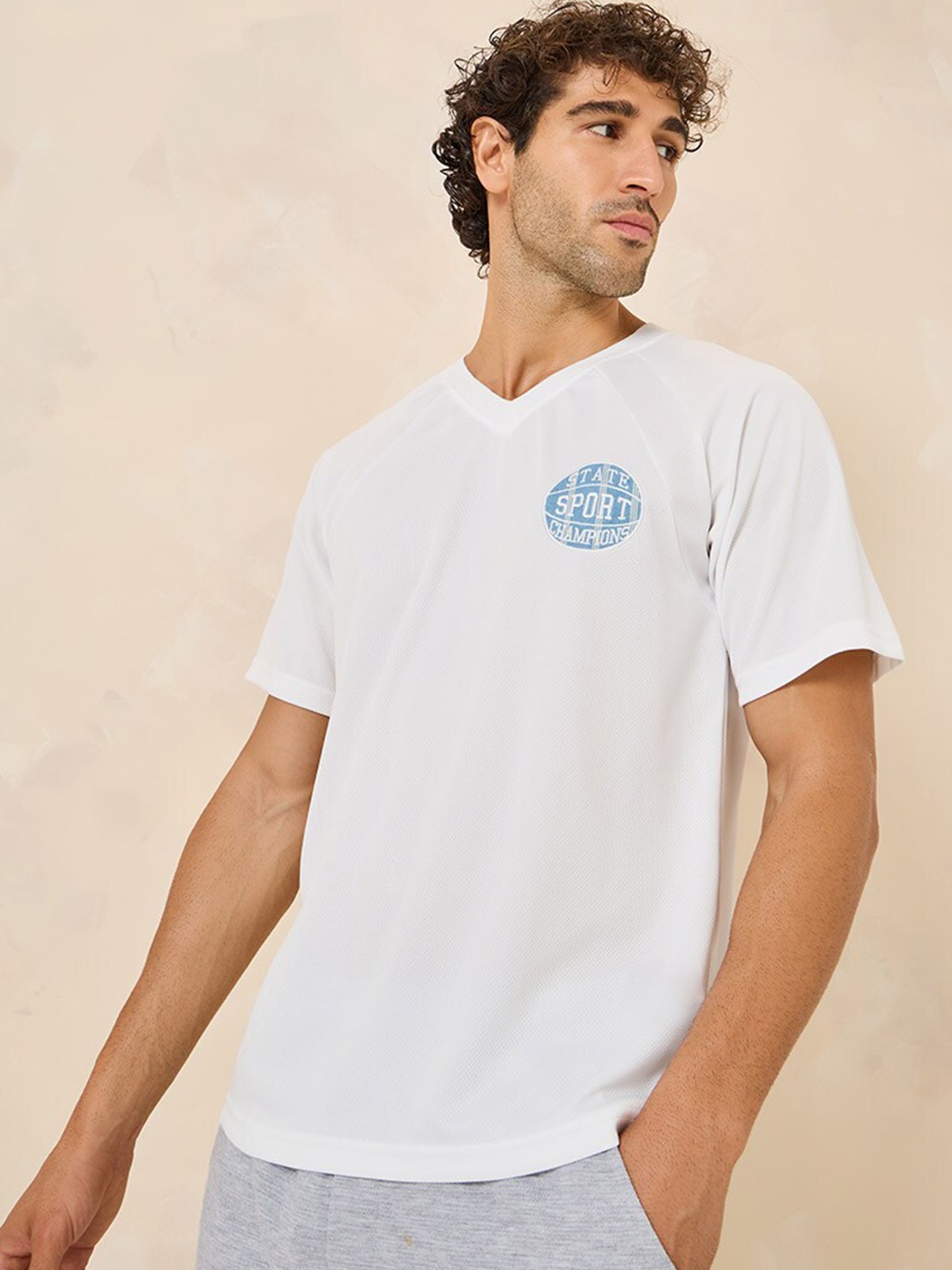 

Styli White Mesh V Neck Oversized Badge T-Shirt