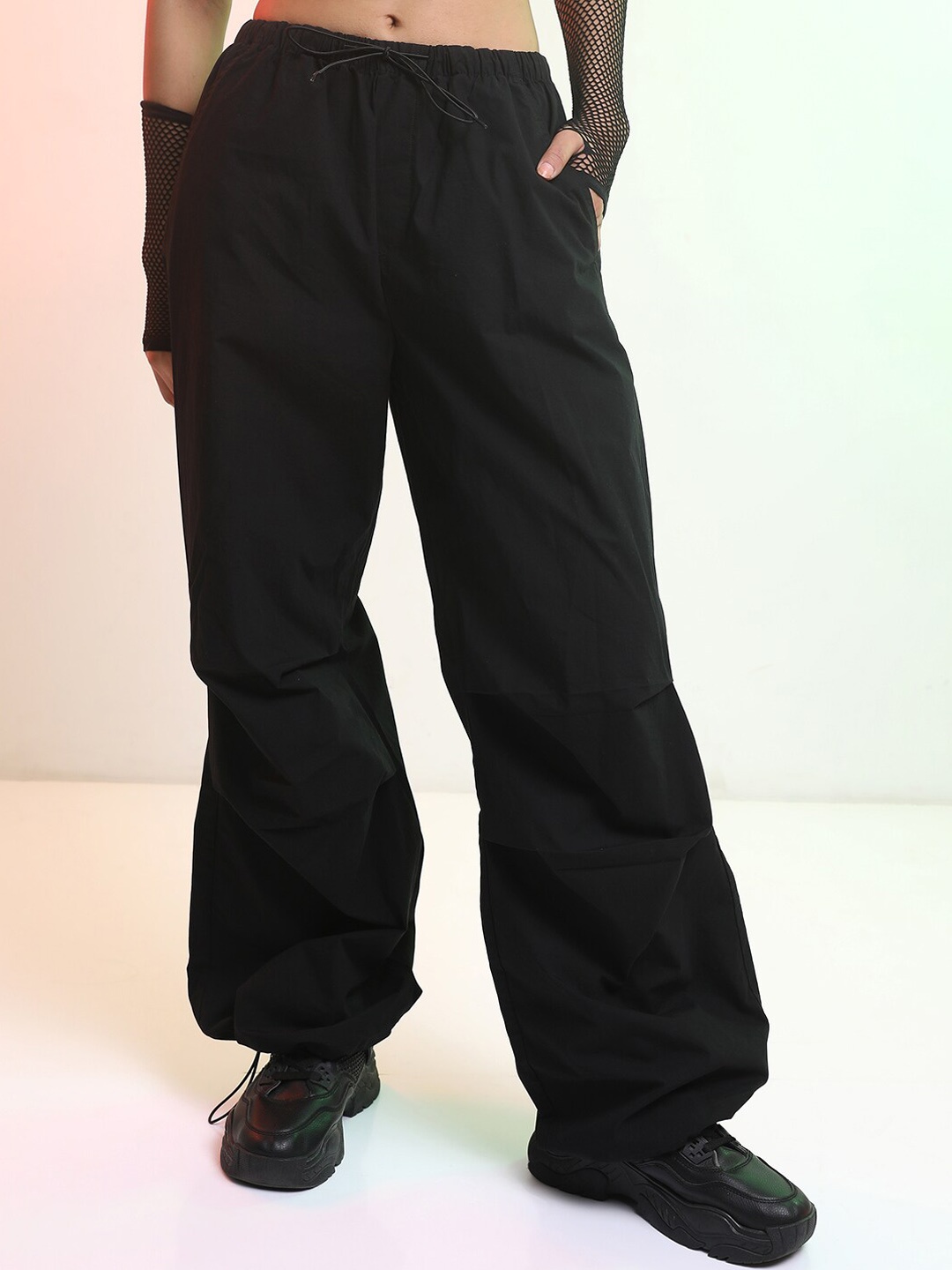

Street By Tokyo Talkies Women Black Mid Rise Loose Fit Cotton Cargo