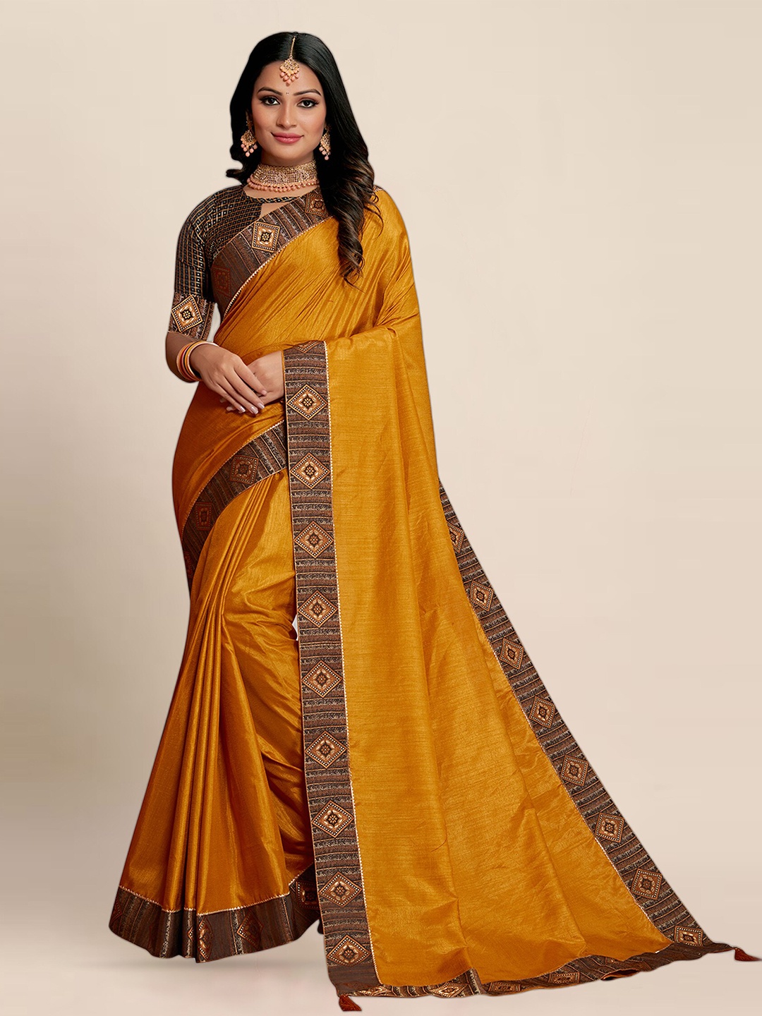 

Anjaneya Sarees Silk Blend Saree, Yellow