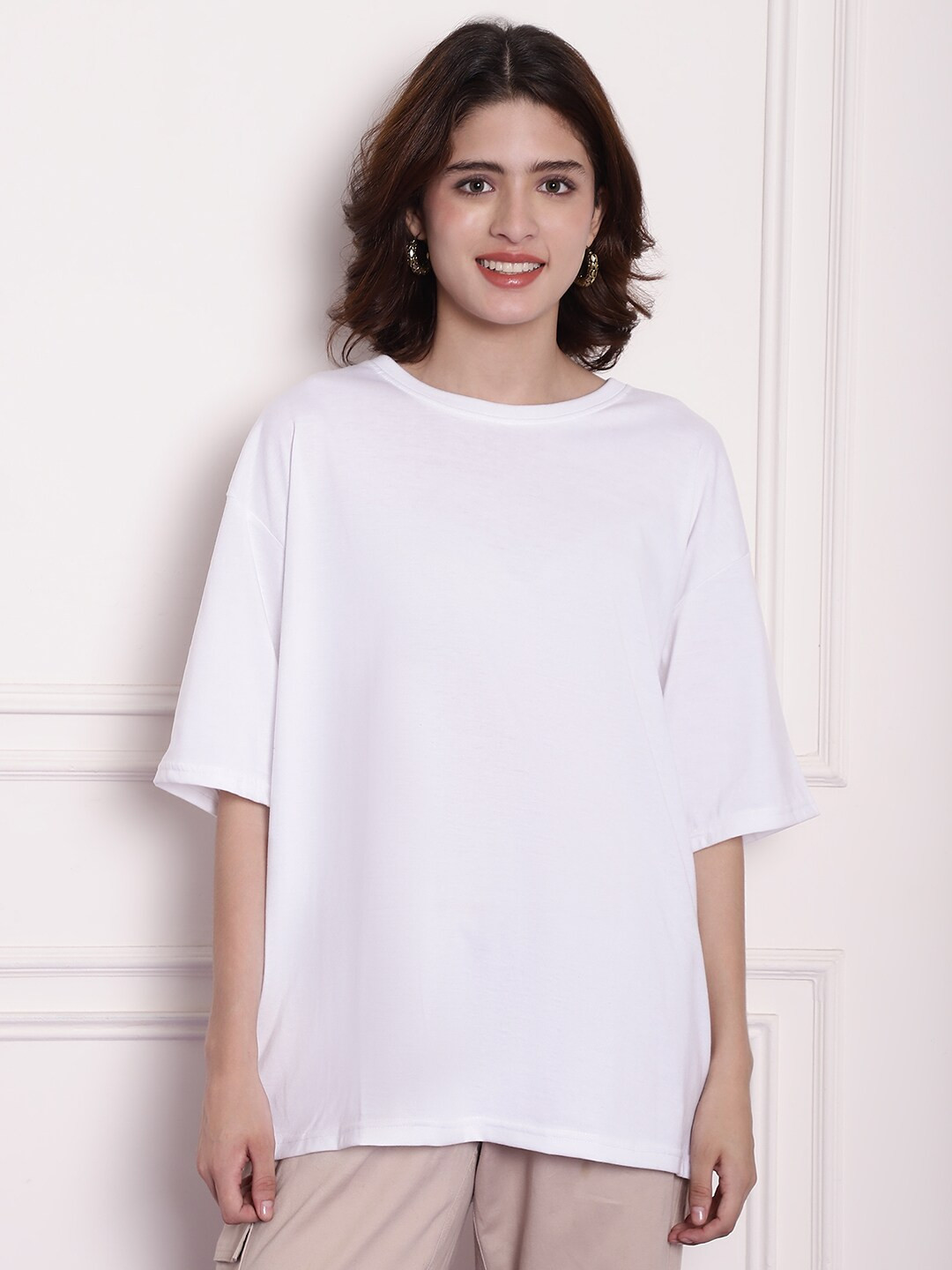 

Imsa Moda Round Neck Drop-Shoulder Sleeves Cotton Longline Oversized T-shirt, White