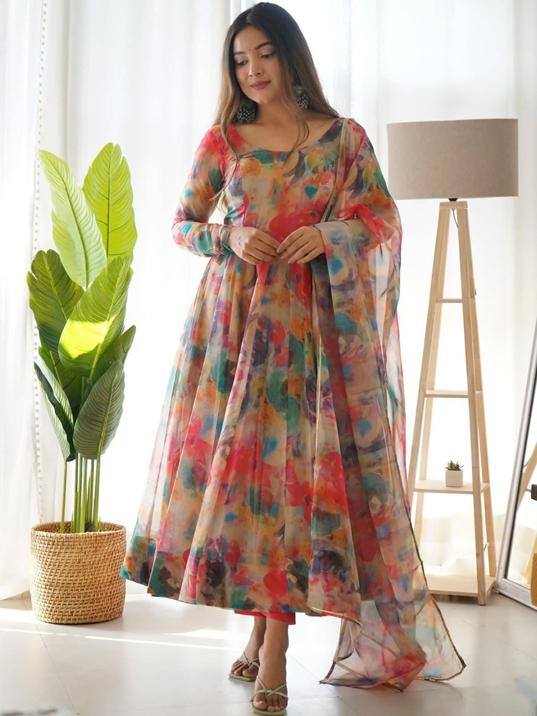 

TEREZA Women Red Floral Printed Regular Kurta with Trousers & With Dupatta